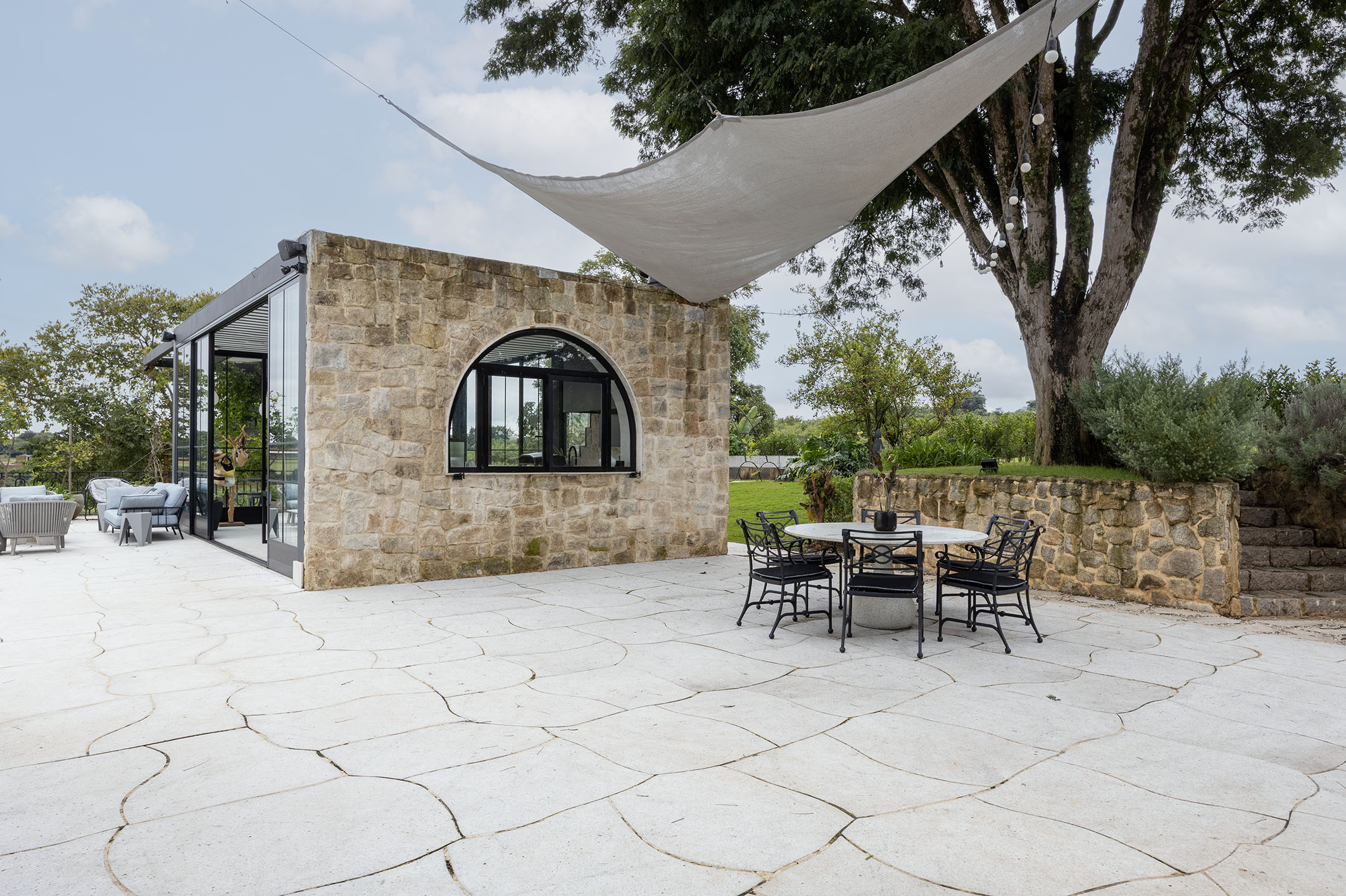  French-Inspired Residence on an Expansive Estate at Fazenda Boa Vista - 物件實景