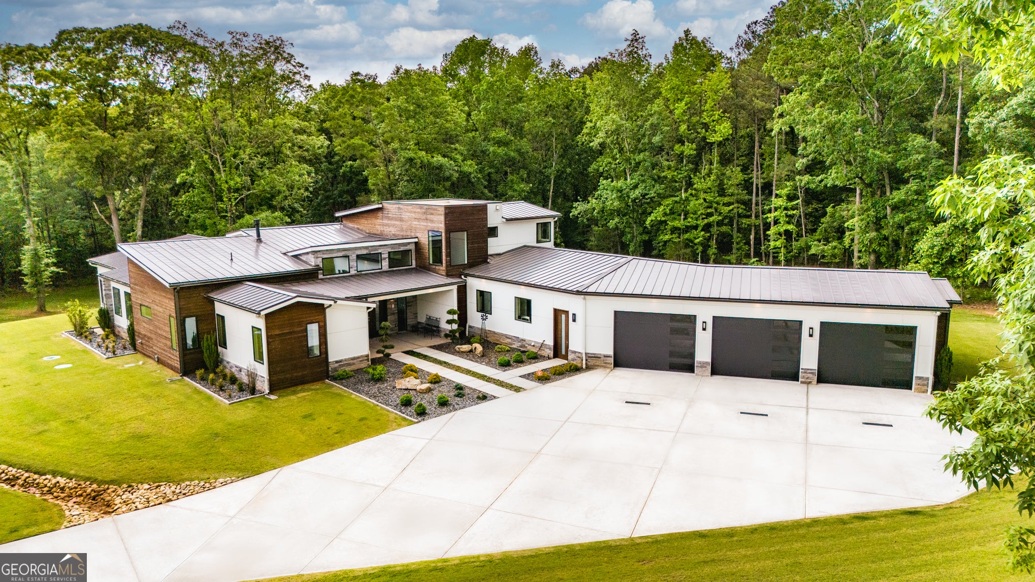 Tyrone, Georgia, 30290, United States, 4 Bedrooms Bedrooms, ,4 BathroomsBathrooms,Residential,For Sale,1920304