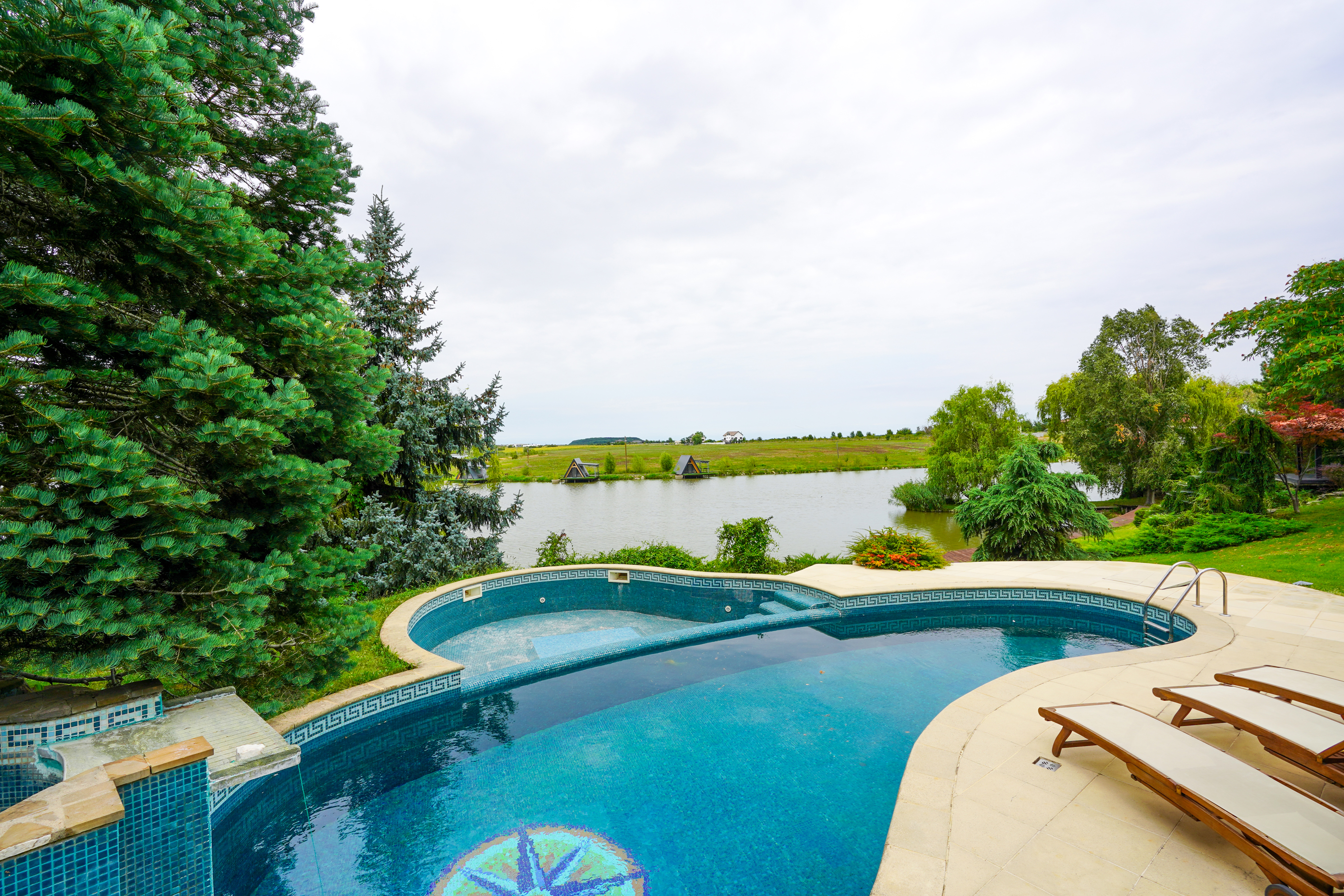  Villa with Private Peninsula and Panoramic Lake Views, Corbeanca - 物件實景