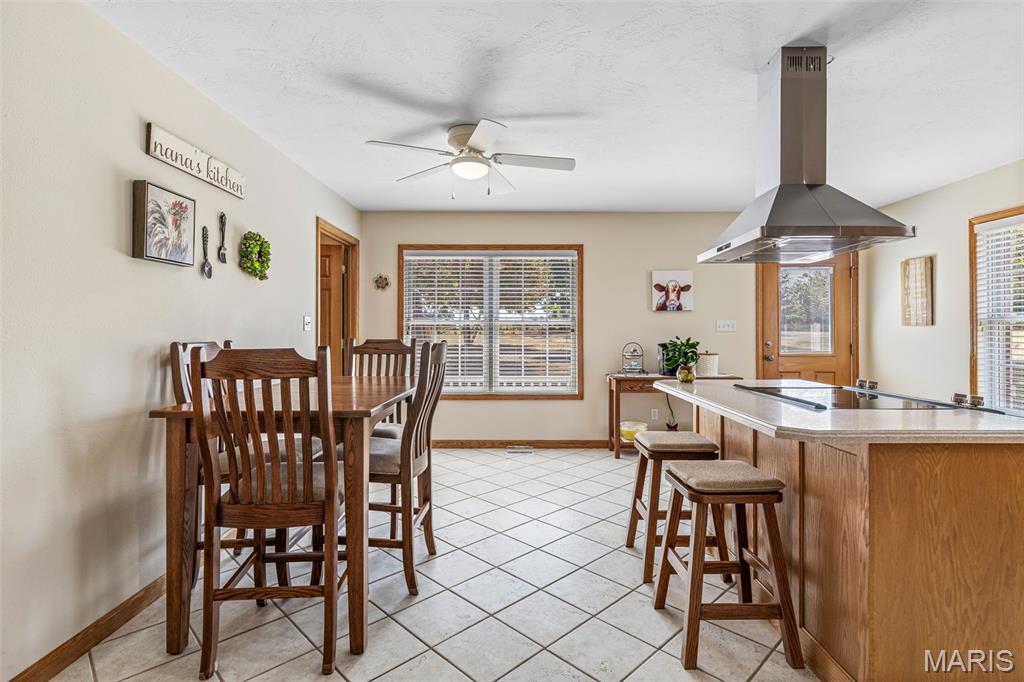 Farmington, Missouri, 63640, United States, 3 Bedrooms Bedrooms, ,3 BathroomsBathrooms,Residential,For Sale,1947219