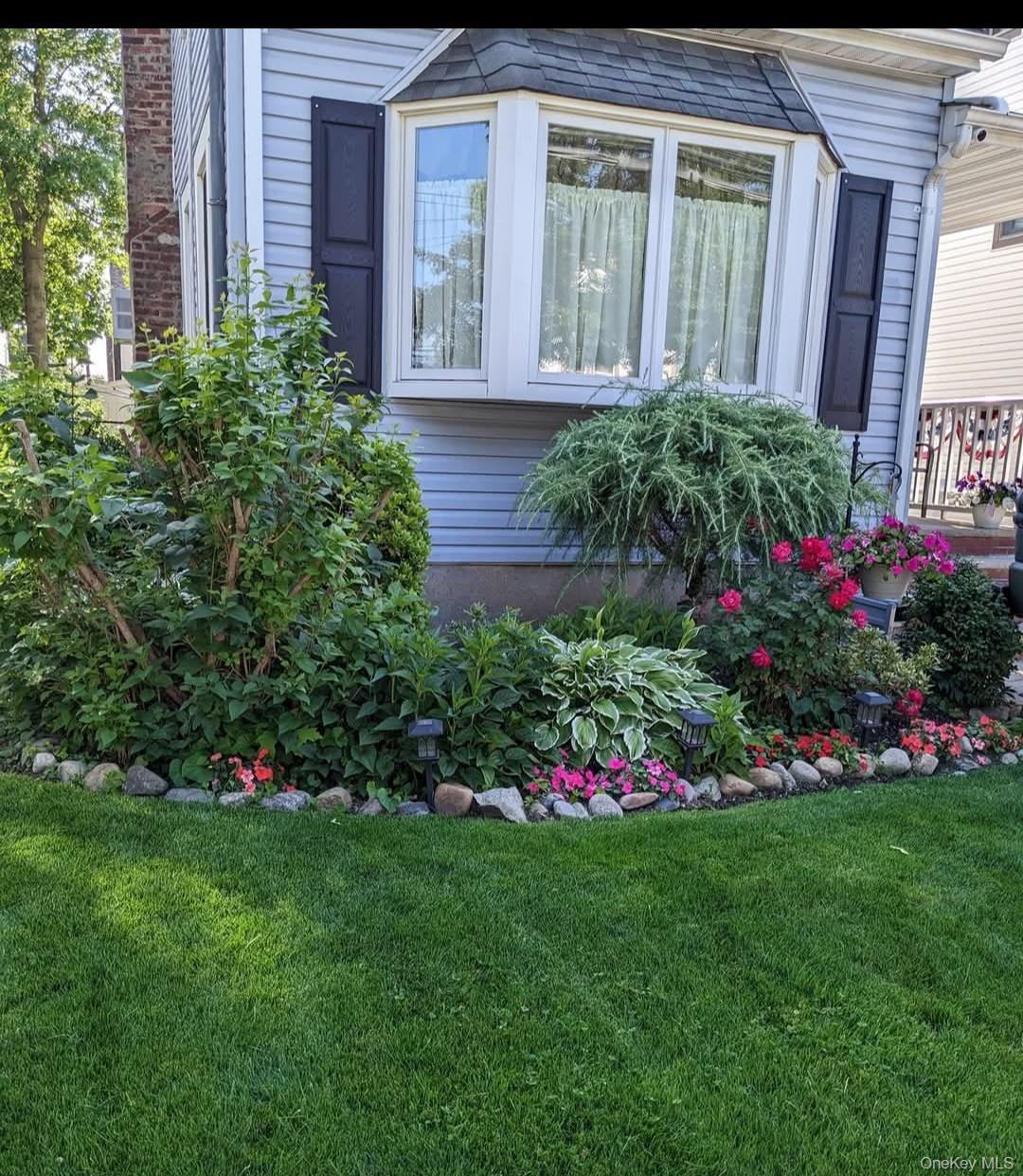 Mineola, New York, 11501, United States, 4 Bedrooms Bedrooms, ,2 BathroomsBathrooms,Residential,For Sale,2005697