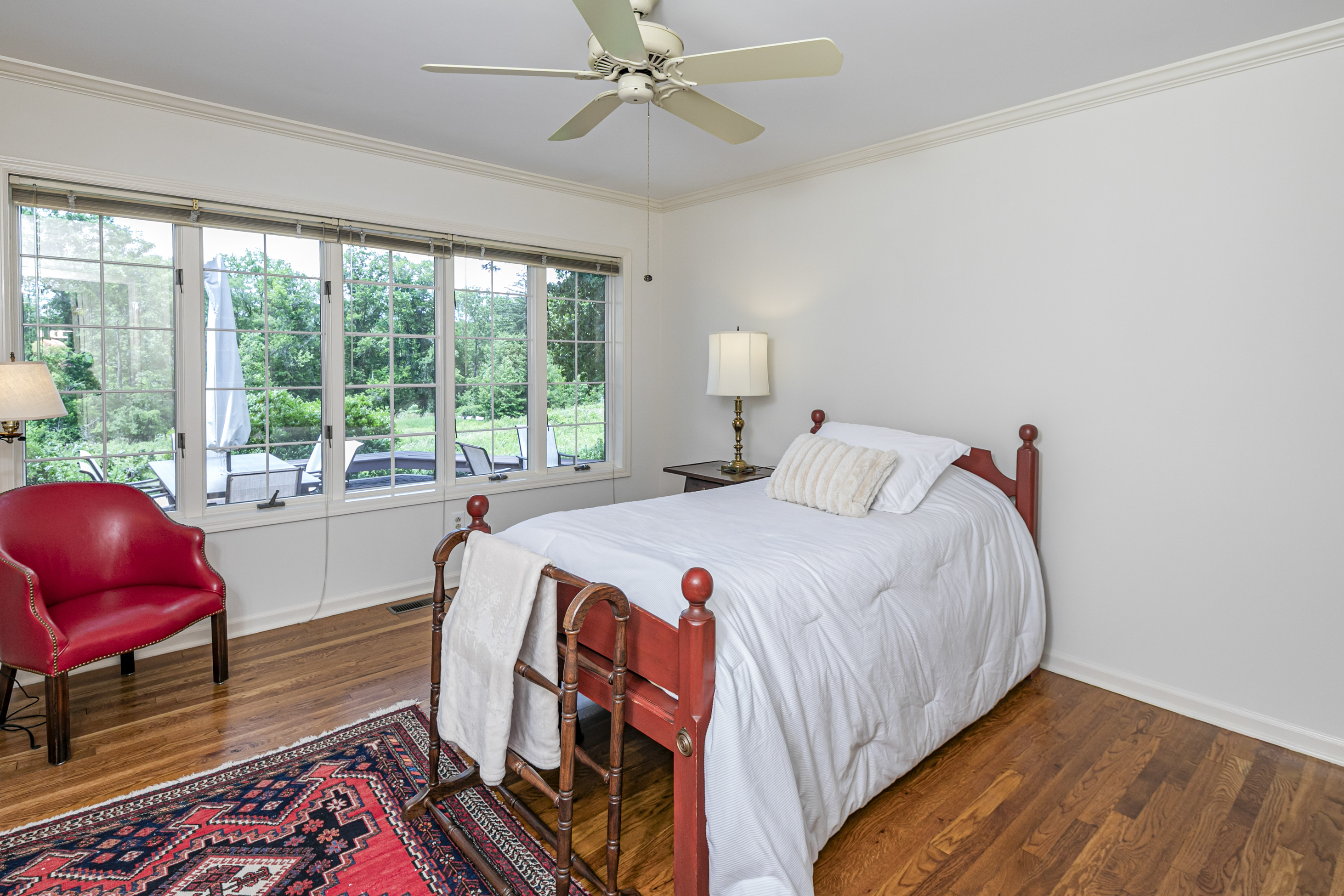  Stand-Out Home in The Glen Features Pastoral Views and Soaring Ceilings - 物件實景