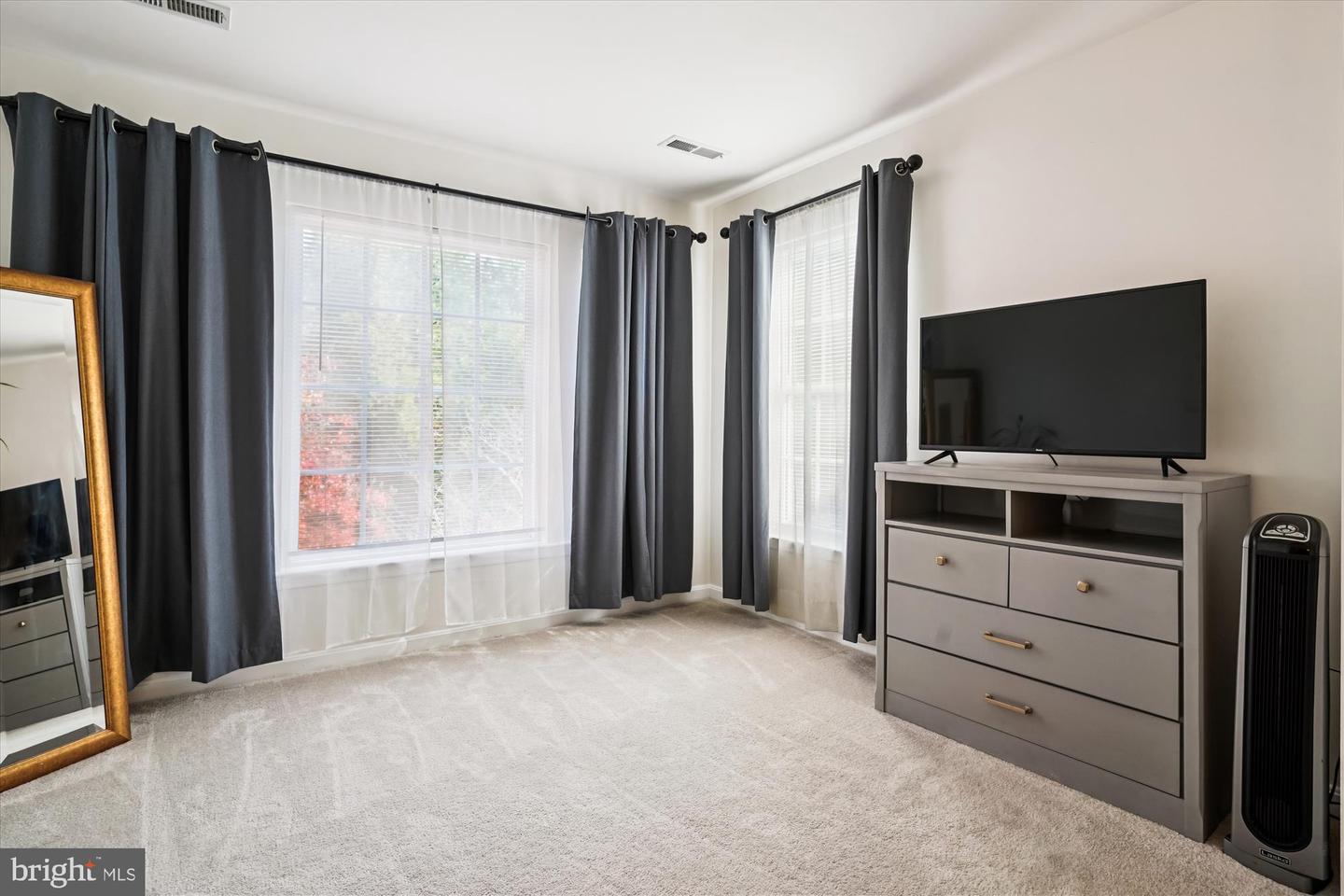 Woodbridge, Virginia, 22191, United States, 3 Bedrooms Bedrooms, ,4 BathroomsBathrooms,Residential,For Sale,1989023