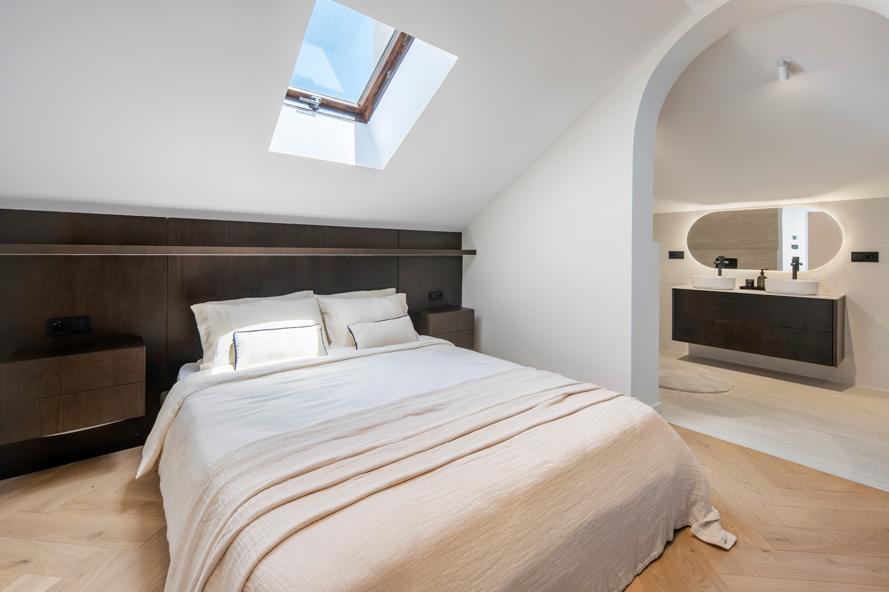  South-facing duplex penthouse with sea views in Nueva Andalucía - 物件實景