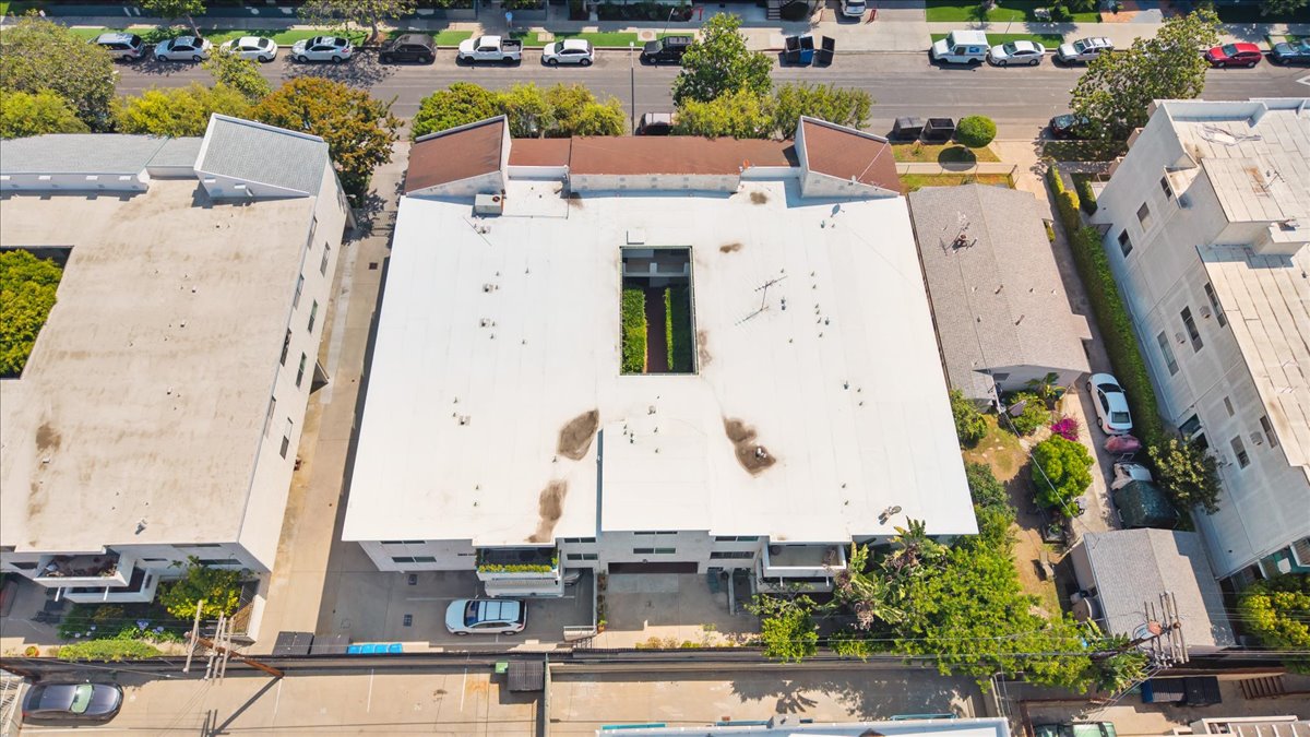 Los Angeles, California, 90034, United States, 2 Bedrooms Bedrooms, ,2 BathroomsBathrooms,Residential,For Sale,1944972