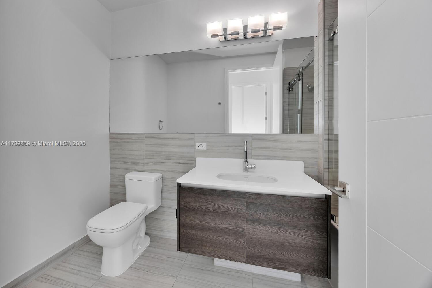 Coral Gables, Florida, 33146, United States, 1 Bedroom Bedrooms, ,1 BathroomBathrooms,Residential,For Sale,1934394