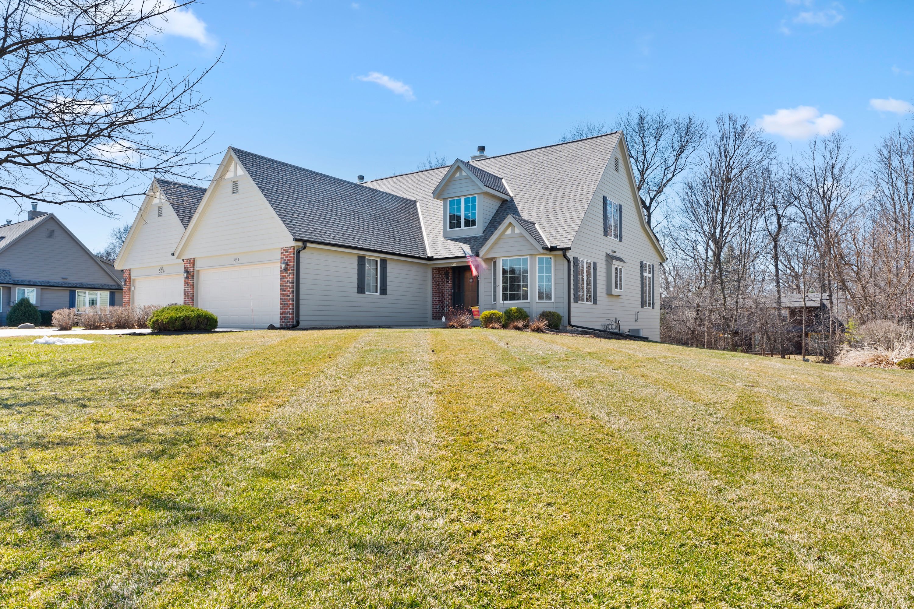  Spacious Side-by-Side Condo in Brookfield - 物件實景