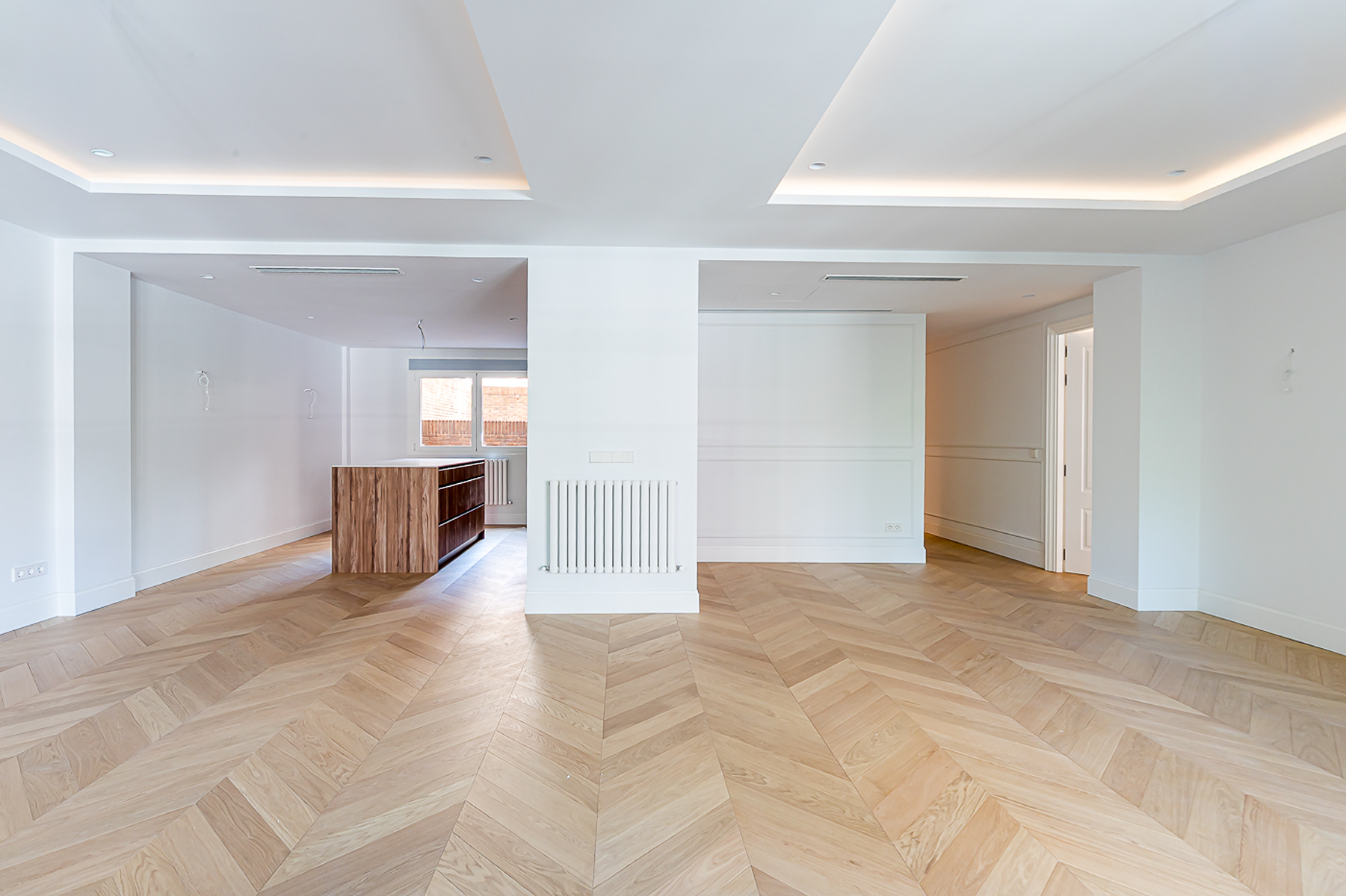  Flat with large terrace, balcony, parking, and storage room - 物件實景