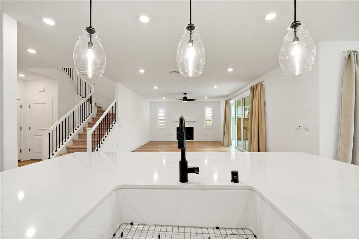 Roseville, California, 95747, United States, 5 Bedrooms Bedrooms, ,4 BathroomsBathrooms,Residential,For Sale,1998705