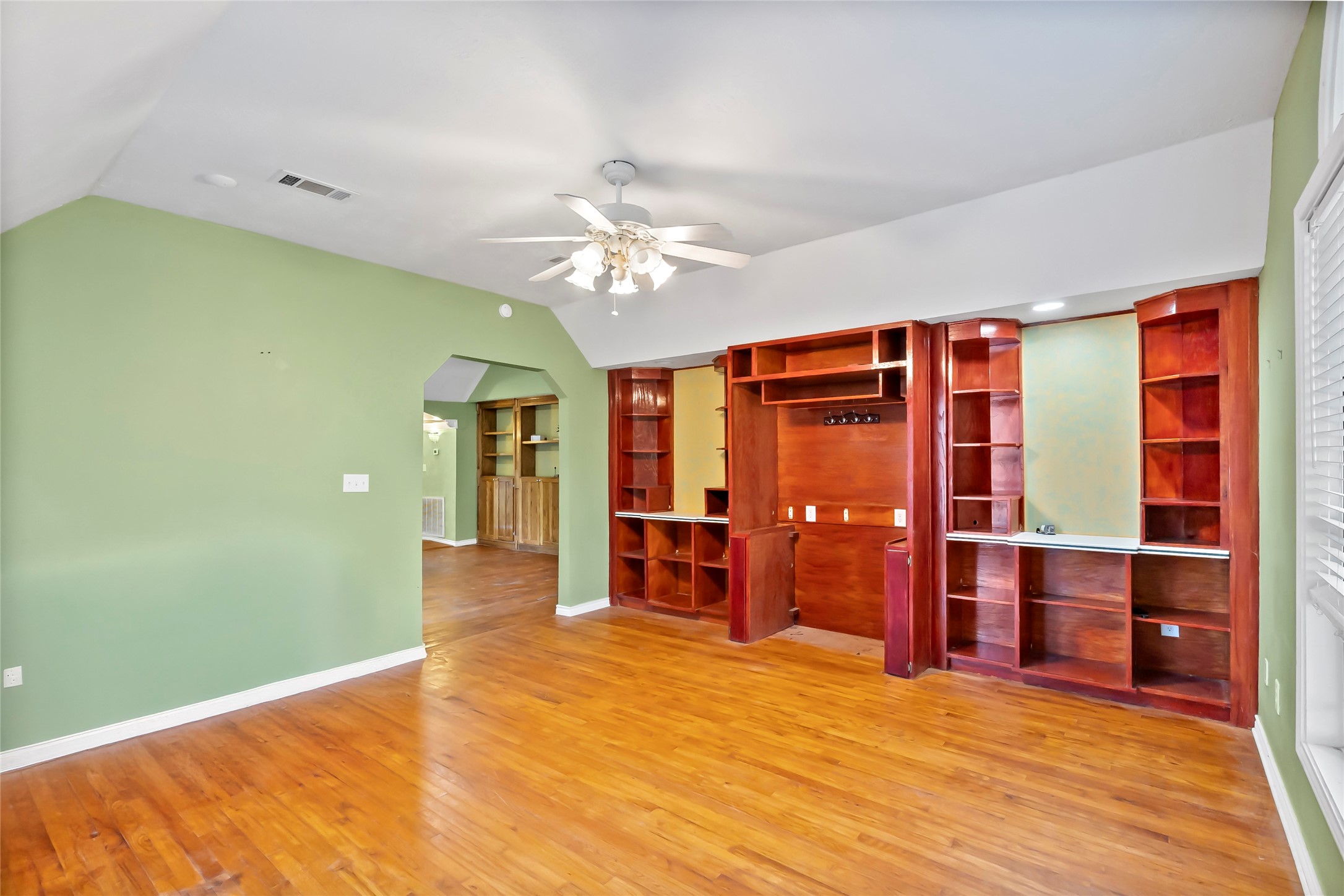 Bryan, Texas, 77808, United States, 4 Bedrooms Bedrooms, ,3 BathroomsBathrooms,Residential,For Sale,1999892