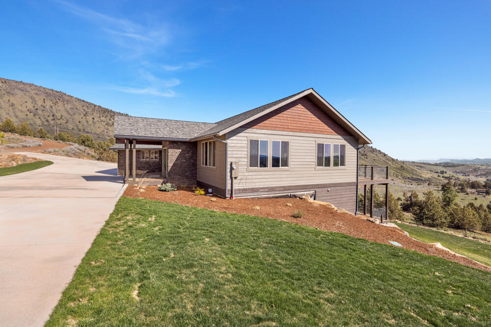 Klamath Falls, Oregon, 97601, United States, 3 Bedrooms Bedrooms, ,4 BathroomsBathrooms,Residential,For Sale,1794380