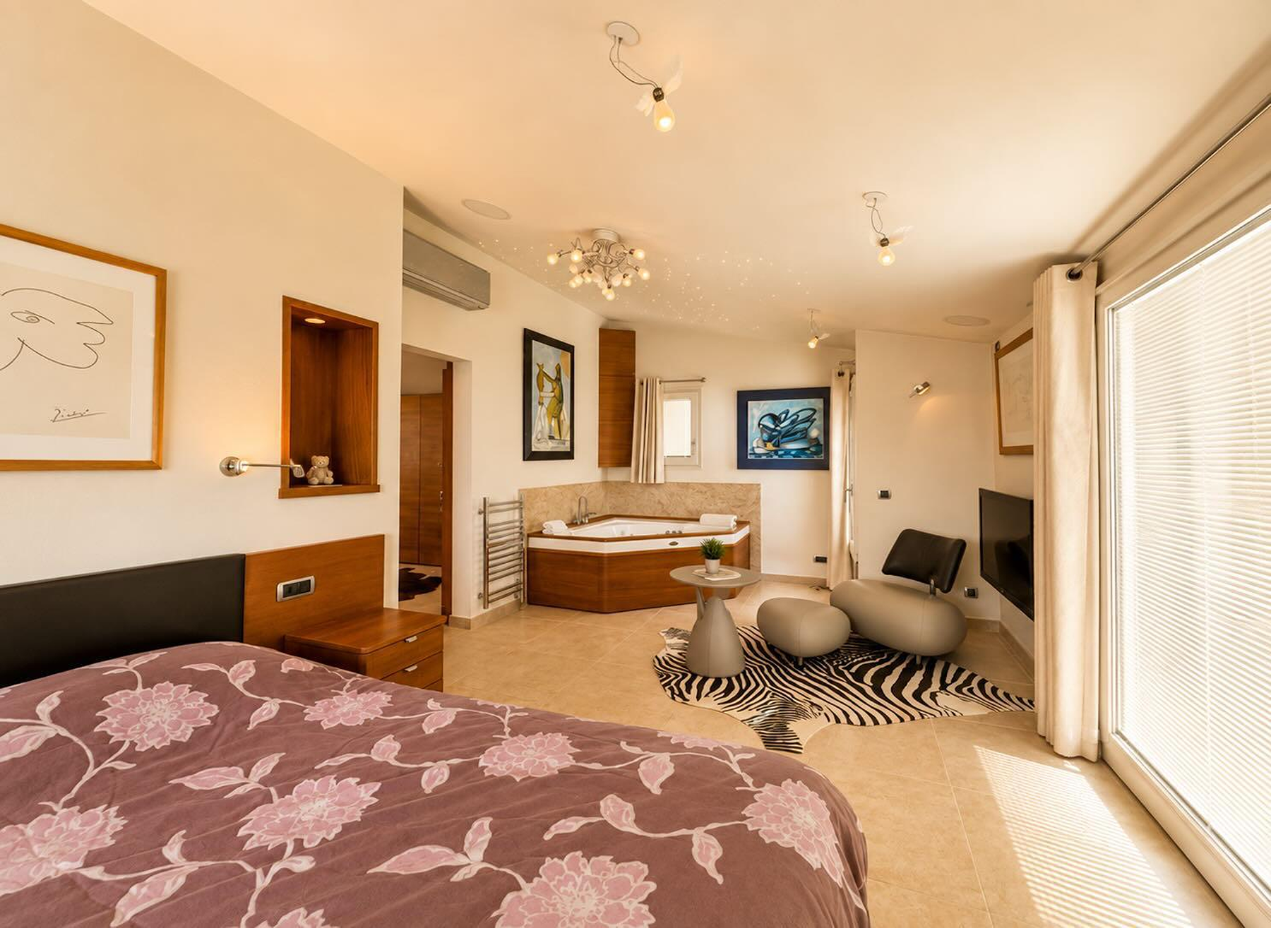  Contemporary villa with a 24-meter mooring in Santa Margarida, Roses - 物件實景