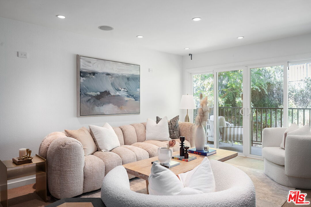 West Hollywood, California, 90069, United States, 2 Bedrooms Bedrooms, ,2 BathroomsBathrooms,Residential,For Sale,1786115