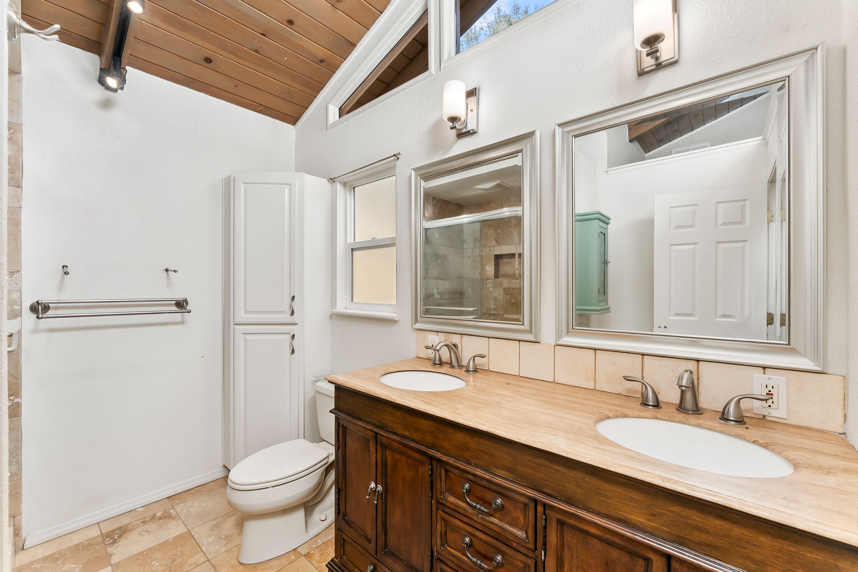  California Equestrian Property with ADU, Horse Arena & Pool - 物件實景