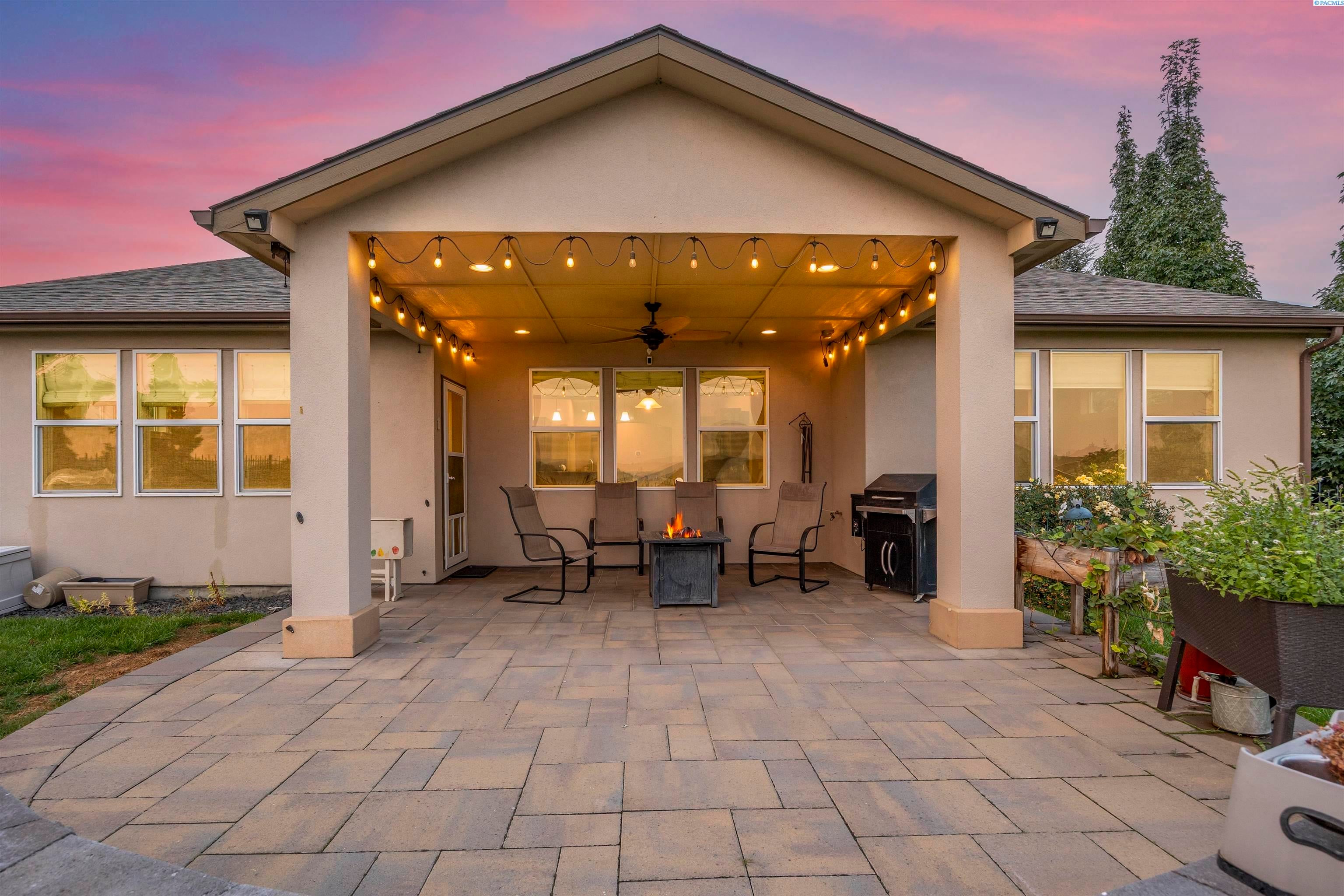 Richland, Washington, 99354, United States, 4 Bedrooms Bedrooms, ,2 BathroomsBathrooms,Residential,For Sale,1981537