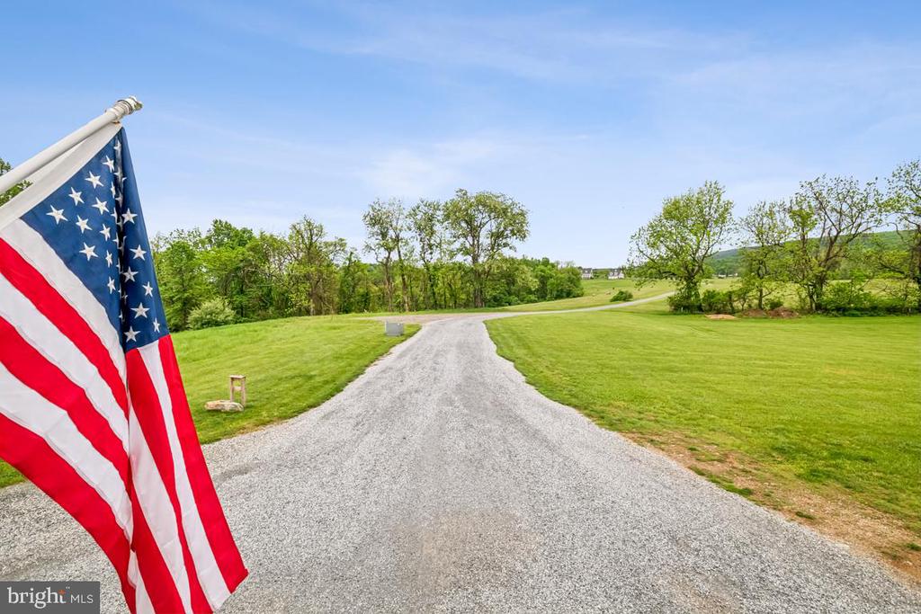 Hillsboro, Virginia, 20132, United States, 2 Bedrooms Bedrooms, ,2 BathroomsBathrooms,Residential,For Sale,1798286