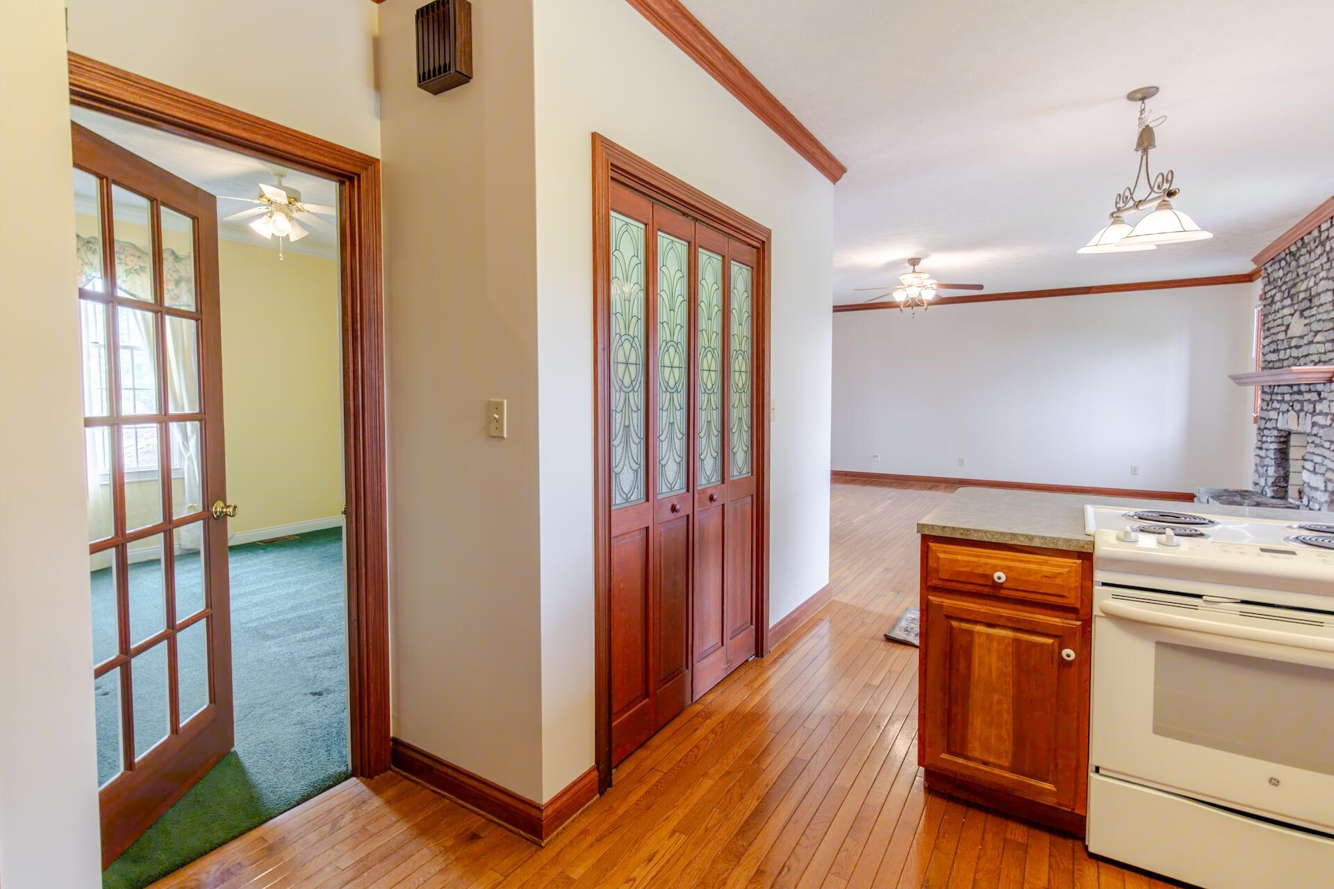 Glencoe, Kentucky, 41046, United States, 5 Bedrooms Bedrooms, ,4 BathroomsBathrooms,Residential,For Sale,1921882