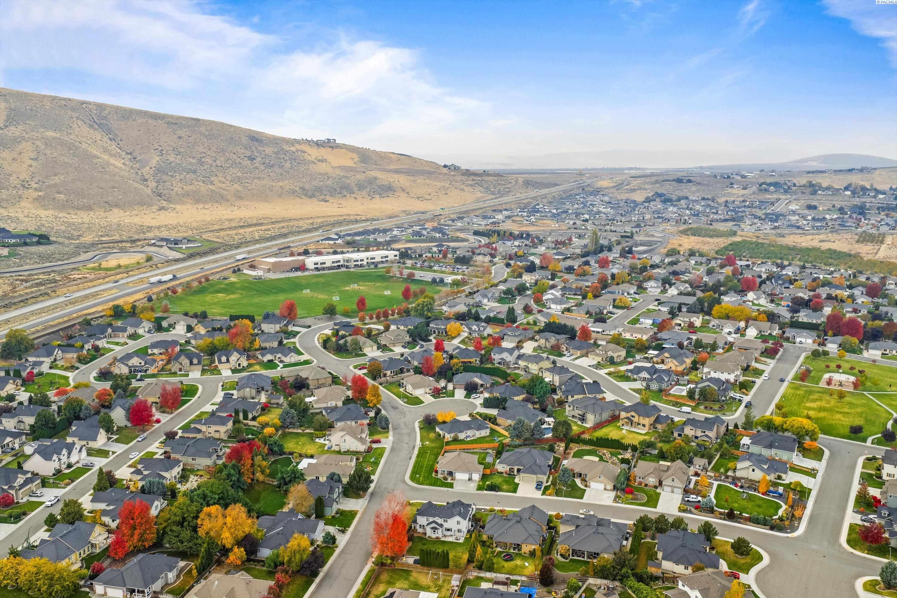 Richland, Washington, 99352, United States, 5 Bedrooms Bedrooms, ,3 BathroomsBathrooms,Residential,For Sale,1987518