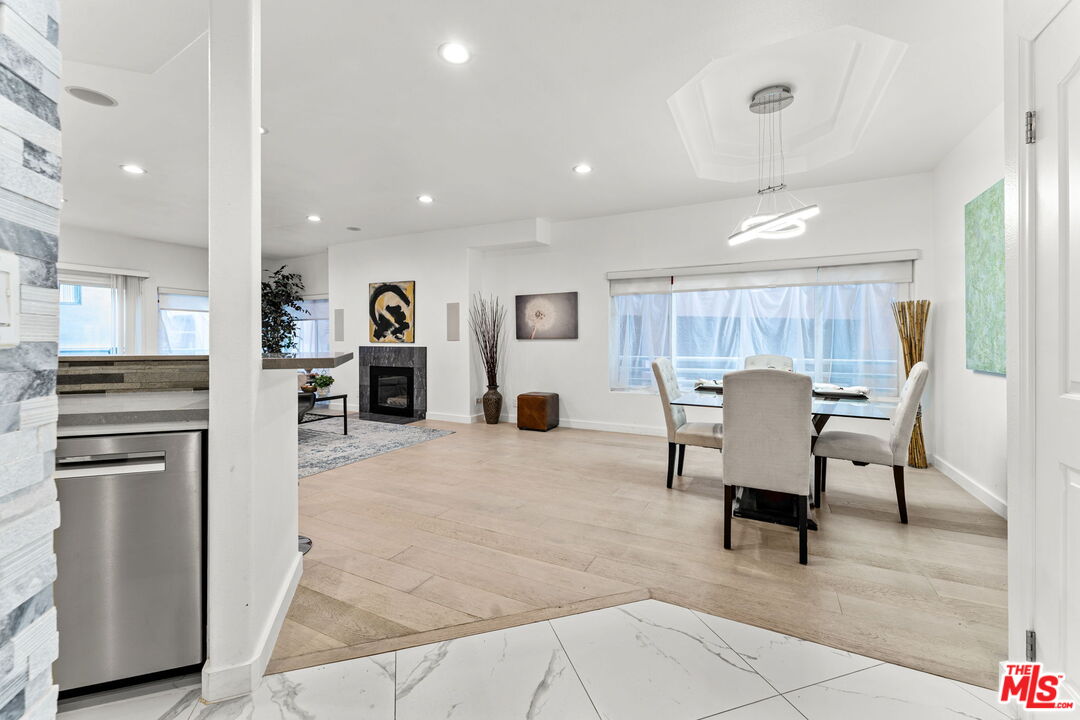 Los Angeles, California, 90049, United States, 2 Bedrooms Bedrooms, ,3 BathroomsBathrooms,Residential,For Sale,2003459