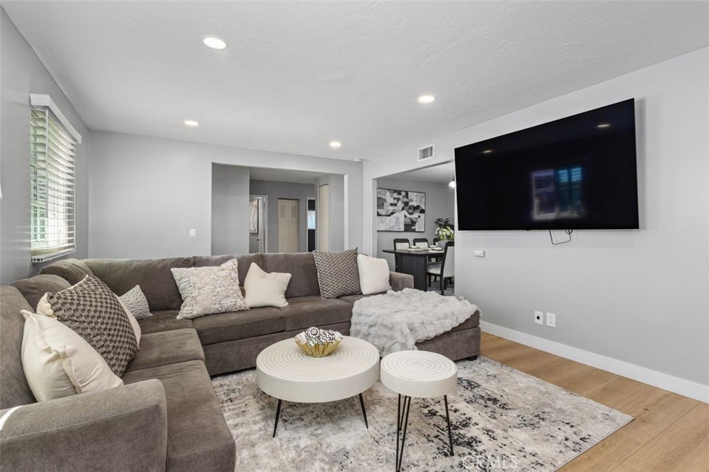 Orange, California, 92867, United States, 3 Bedrooms Bedrooms, ,2 BathroomsBathrooms,Residential,For Sale,1986314