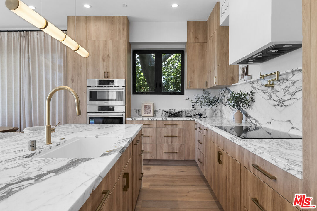 Los Angeles, California, 90065, United States, 3 Bedrooms Bedrooms, ,3 BathroomsBathrooms,Residential,For Sale,1939626