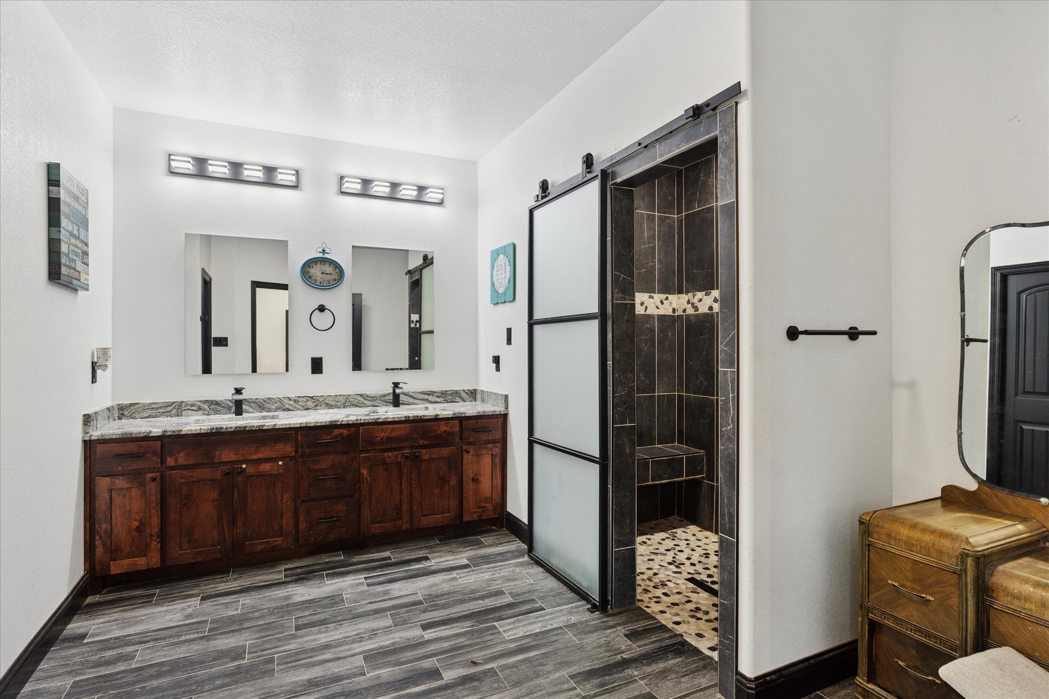 Bowie, Texas, 76230, United States, 4 Bedrooms Bedrooms, ,4 BathroomsBathrooms,Residential,For Sale,1895366