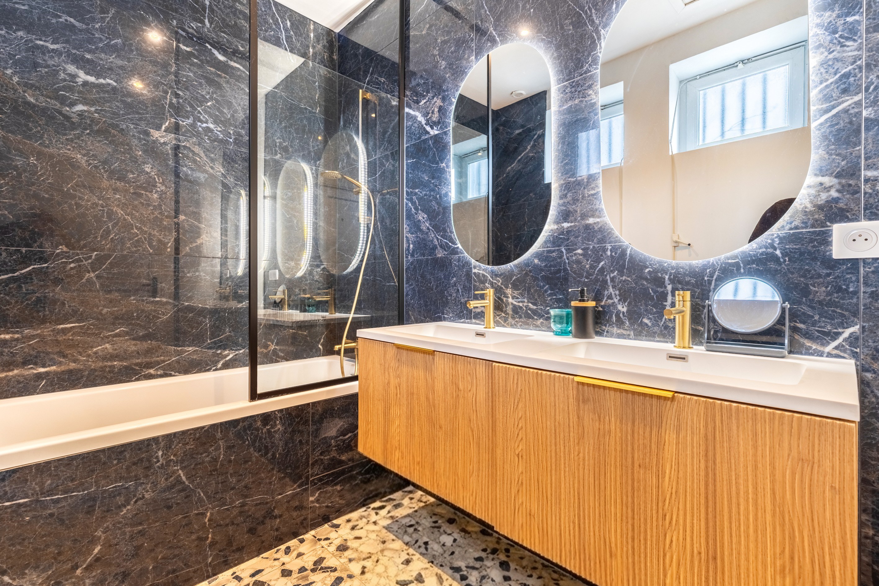  BORDEAUX – CHARTRONS – STUNNING 90 SQM APARTMENT WITH PARKING SPACE – IMMACULAT… - 物件實景