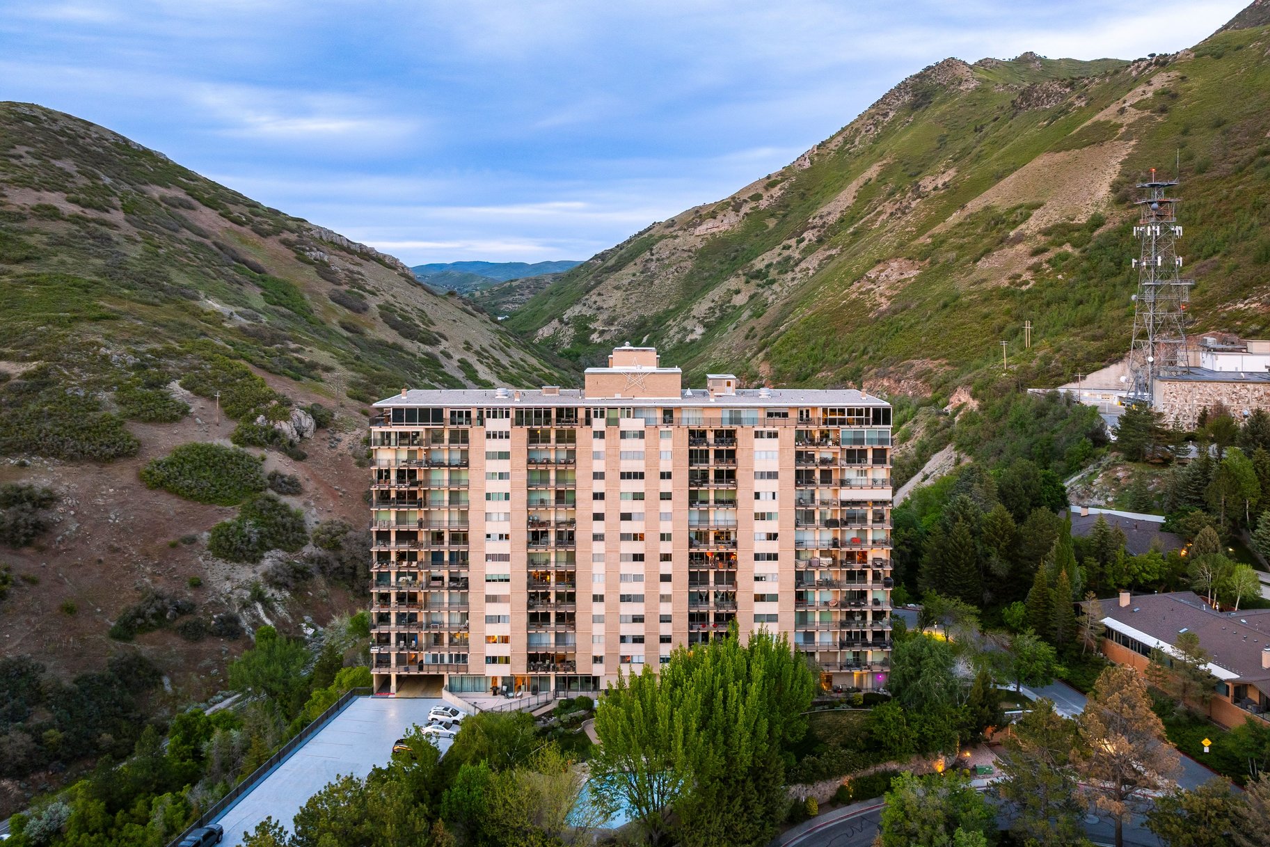  Spacious Canyon Crest Condo with Sweeping Valley Views - 物件實景