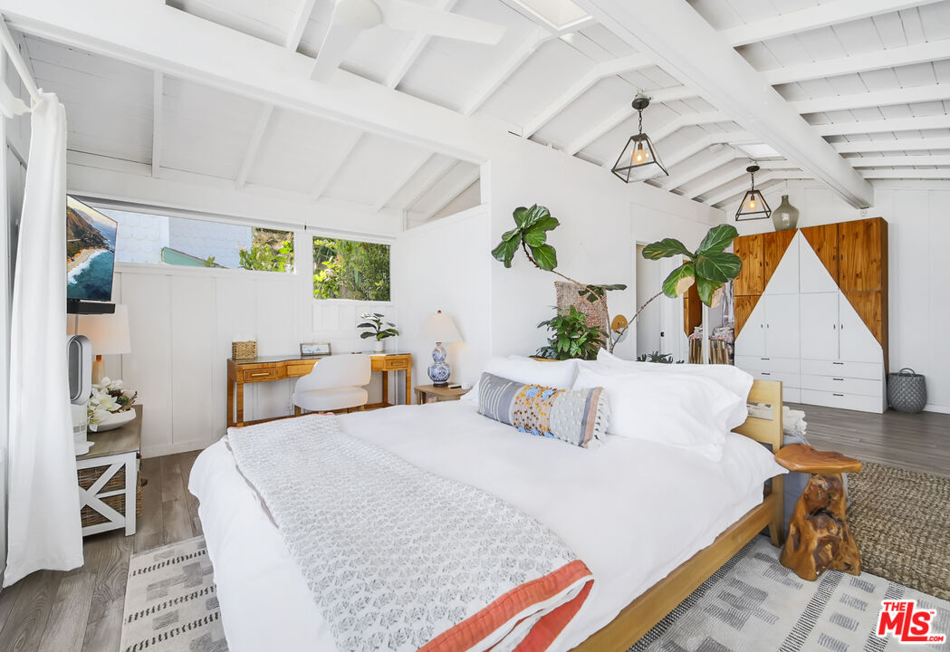 Malibu, California, 90265, United States, 3 Bedrooms Bedrooms, ,2 BathroomsBathrooms,Residential,For Sale,1992051