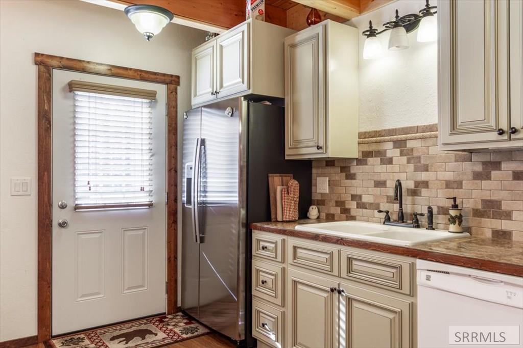 ISLAND PARK, Idaho, 83429, United States, 2 Bedrooms Bedrooms, ,2 BathroomsBathrooms,Residential,For Sale,1979028