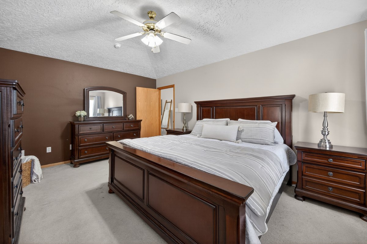 Cheyenne, Wyoming, 82009, United States, 5 Bedrooms Bedrooms, ,2 BathroomsBathrooms,Residential,For Sale,2016553