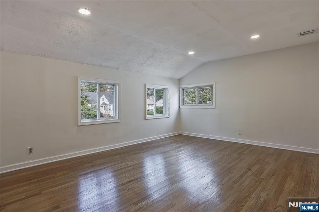 Waldwick, New Jersey, 07463, United States, 3 Bedrooms Bedrooms, ,3 BathroomsBathrooms,Residential,For Sale,1992926