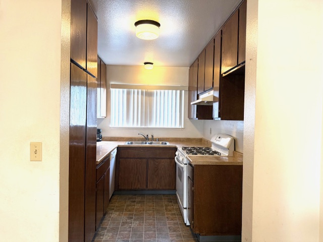 Cerritos, California, 90703, United States, 2 Bedrooms Bedrooms, ,2 BathroomsBathrooms,Residential,For Sale,1992382