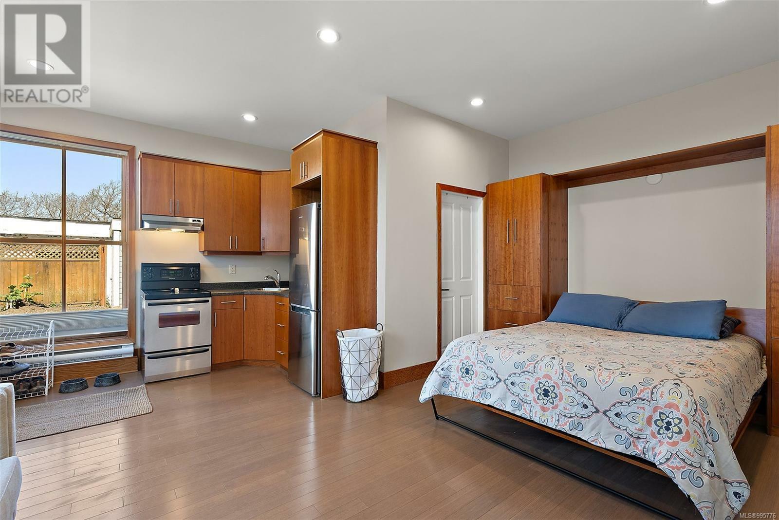 VICTORIA, British Columbia, V8V 1A8, CA, 4 Bedrooms Bedrooms, ,4 BathroomsBathrooms,Residential,For Sale,1876400
