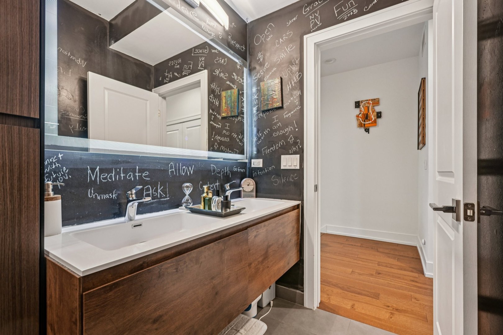 Evanston, Illinois, 60202, United States, 4 Bedrooms Bedrooms, ,3 BathroomsBathrooms,Residential,For Sale,1991957