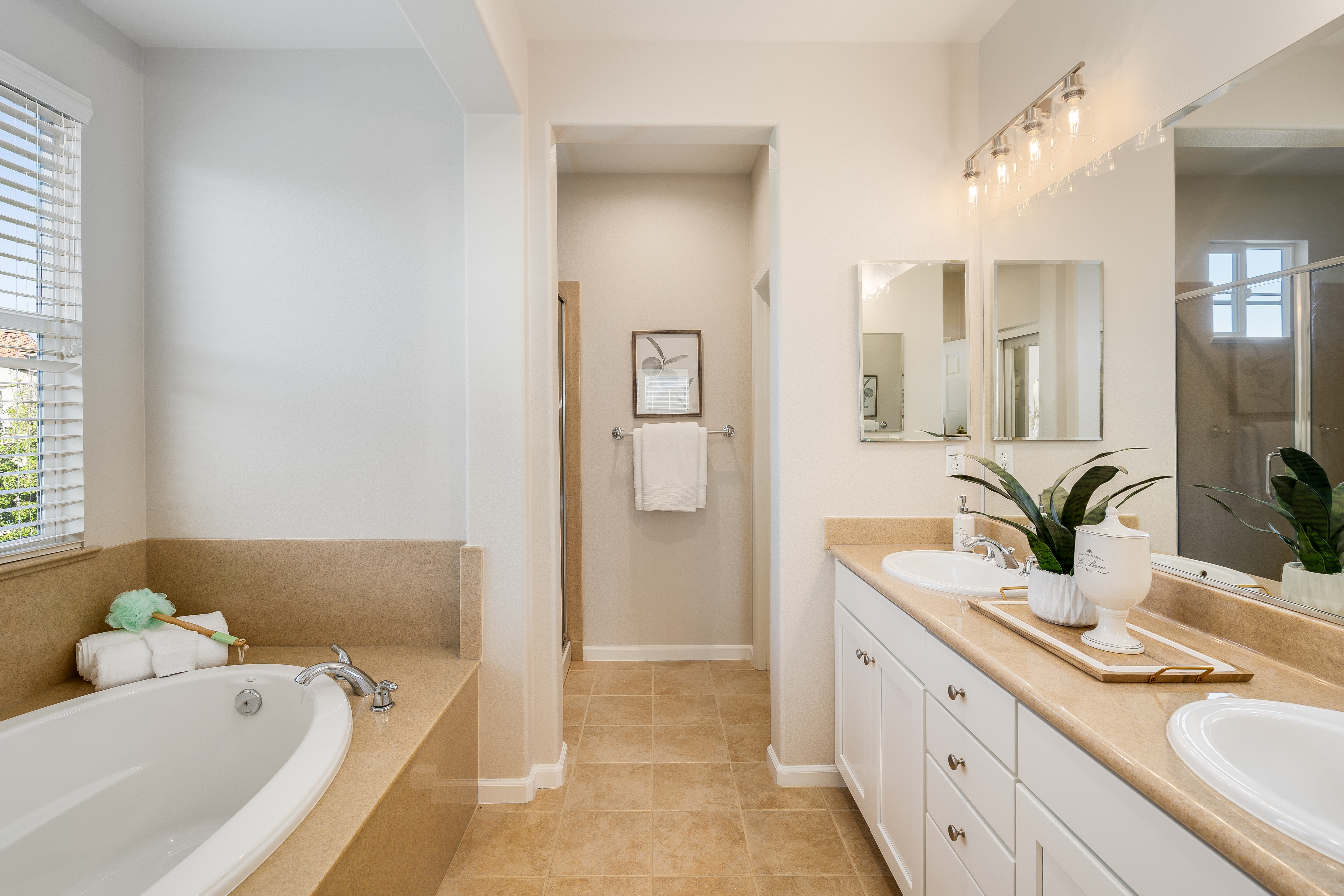  Monterosso Elegance on a Premier Corner Lot - 物件實景