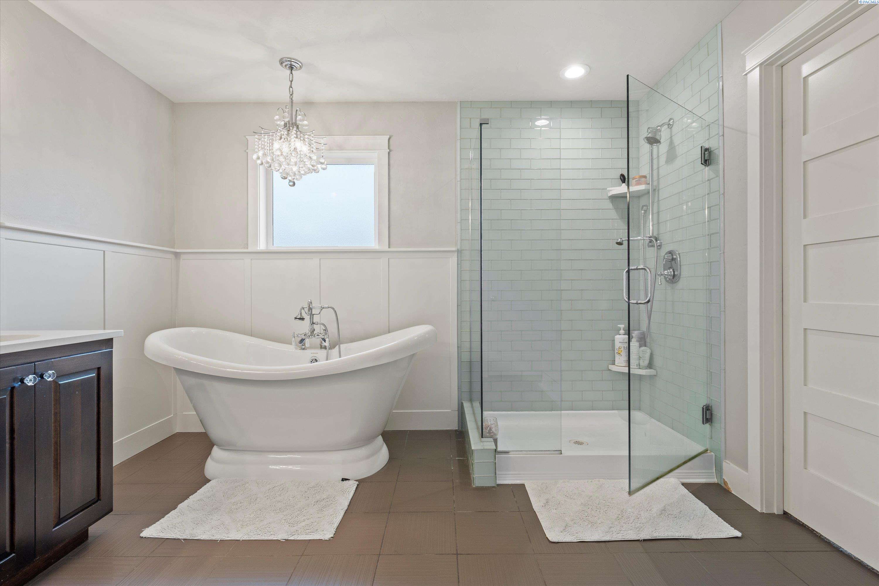 Richland, Washington, 99352, United States, 5 Bedrooms Bedrooms, ,3 BathroomsBathrooms,Residential,For Sale,1987518