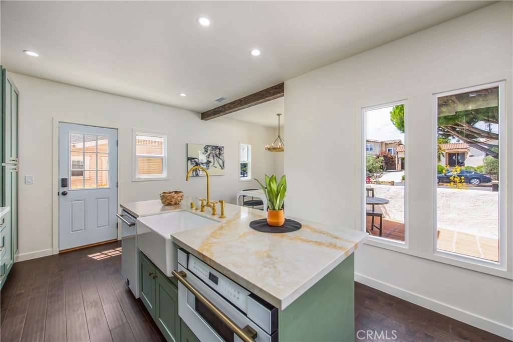 Los Angeles, California, 90043, United States, 3 Bedrooms Bedrooms, ,2 BathroomsBathrooms,Residential,For Sale,1933767