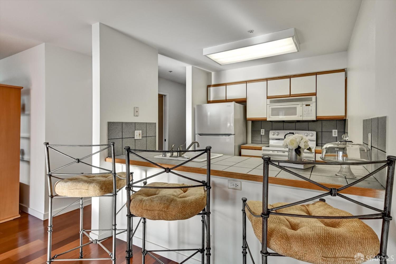 San Francisco, California, 94124, United States, 3 Bedrooms Bedrooms, ,2 BathroomsBathrooms,Residential,For Sale,1997310