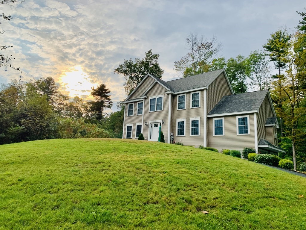 Derry, New Hampshire, 03038, United States, 4 Bedrooms Bedrooms, ,3 BathroomsBathrooms,Residential,For Sale,1942681