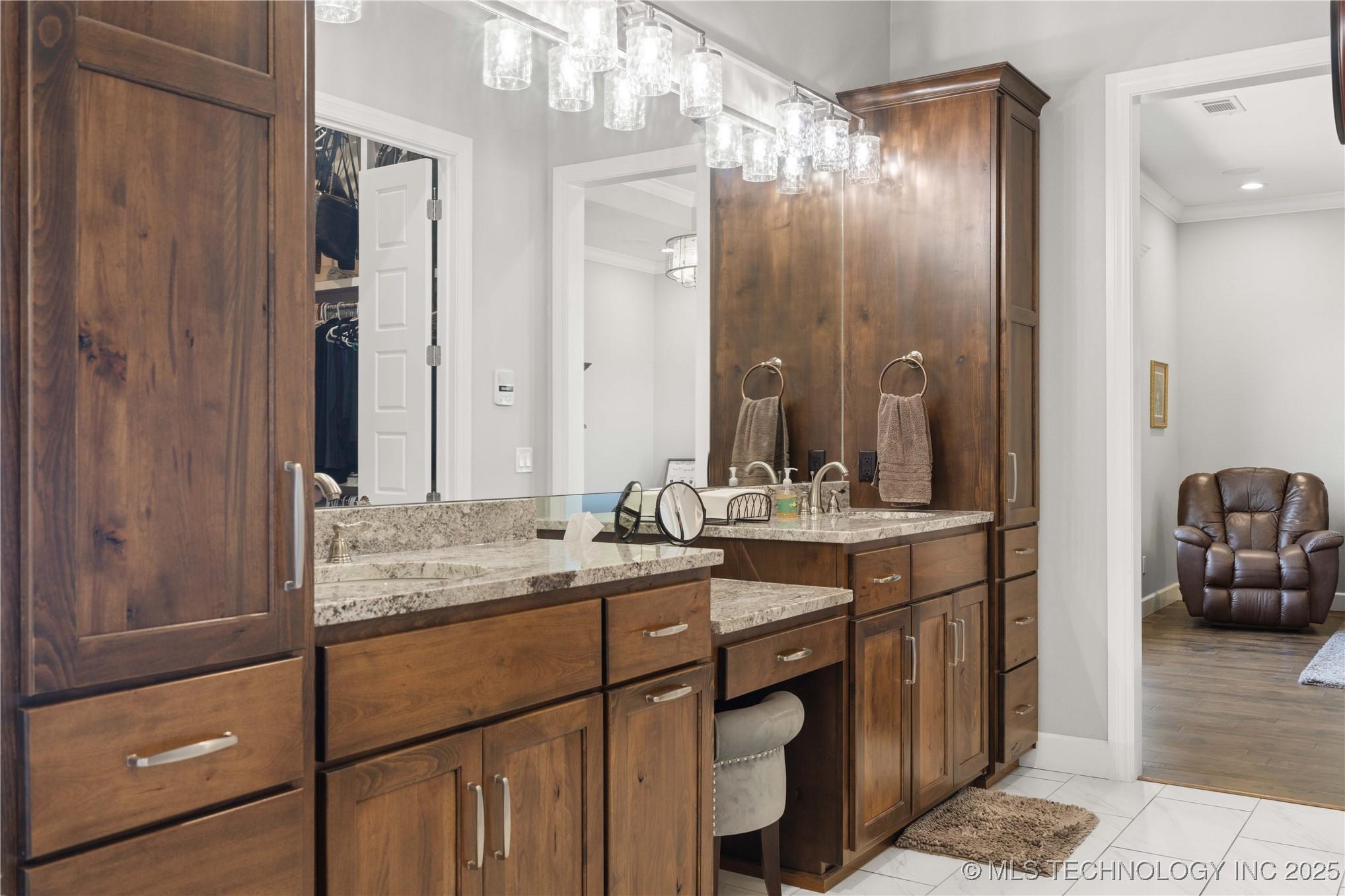 Fort Gibson, Oklahoma, 74434, United States, 4 Bedrooms Bedrooms, ,4 BathroomsBathrooms,Residential,For Sale,2005878