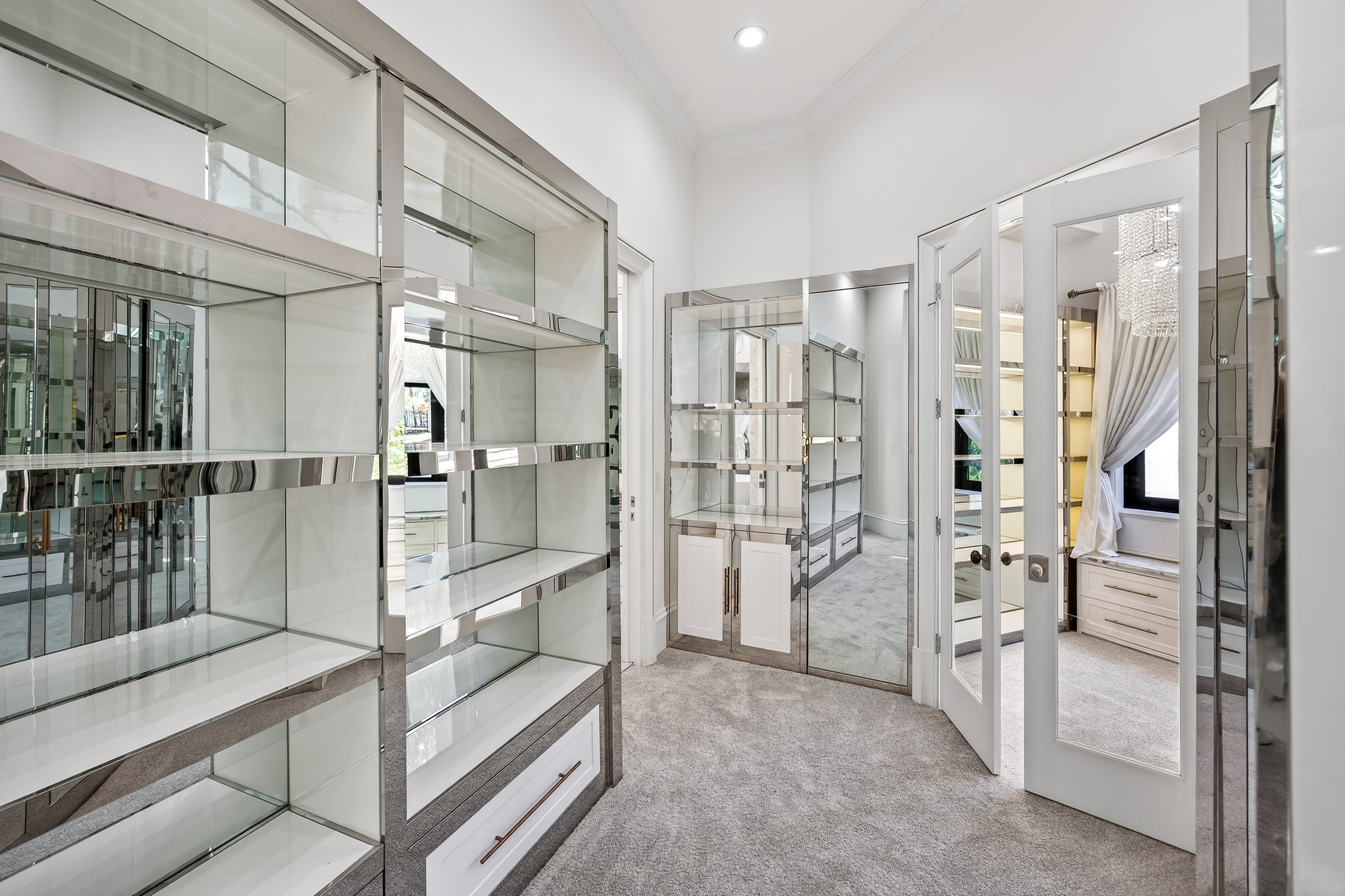  Exceptional Gated Estate with Resort-caliber Grounds - 物件實景