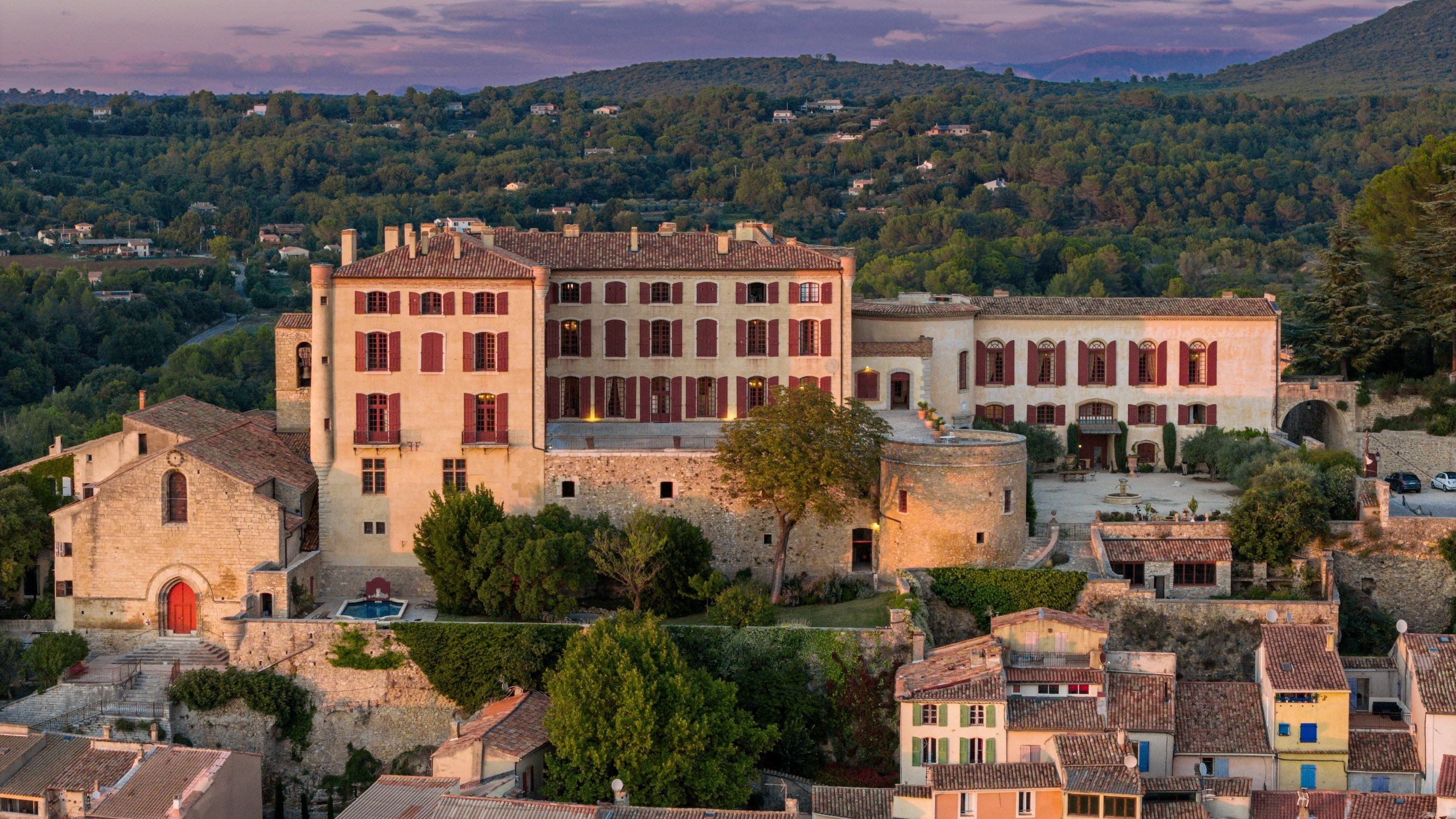 Exceptional Château in Provence – Elegance, History & Refinement - 物件實景