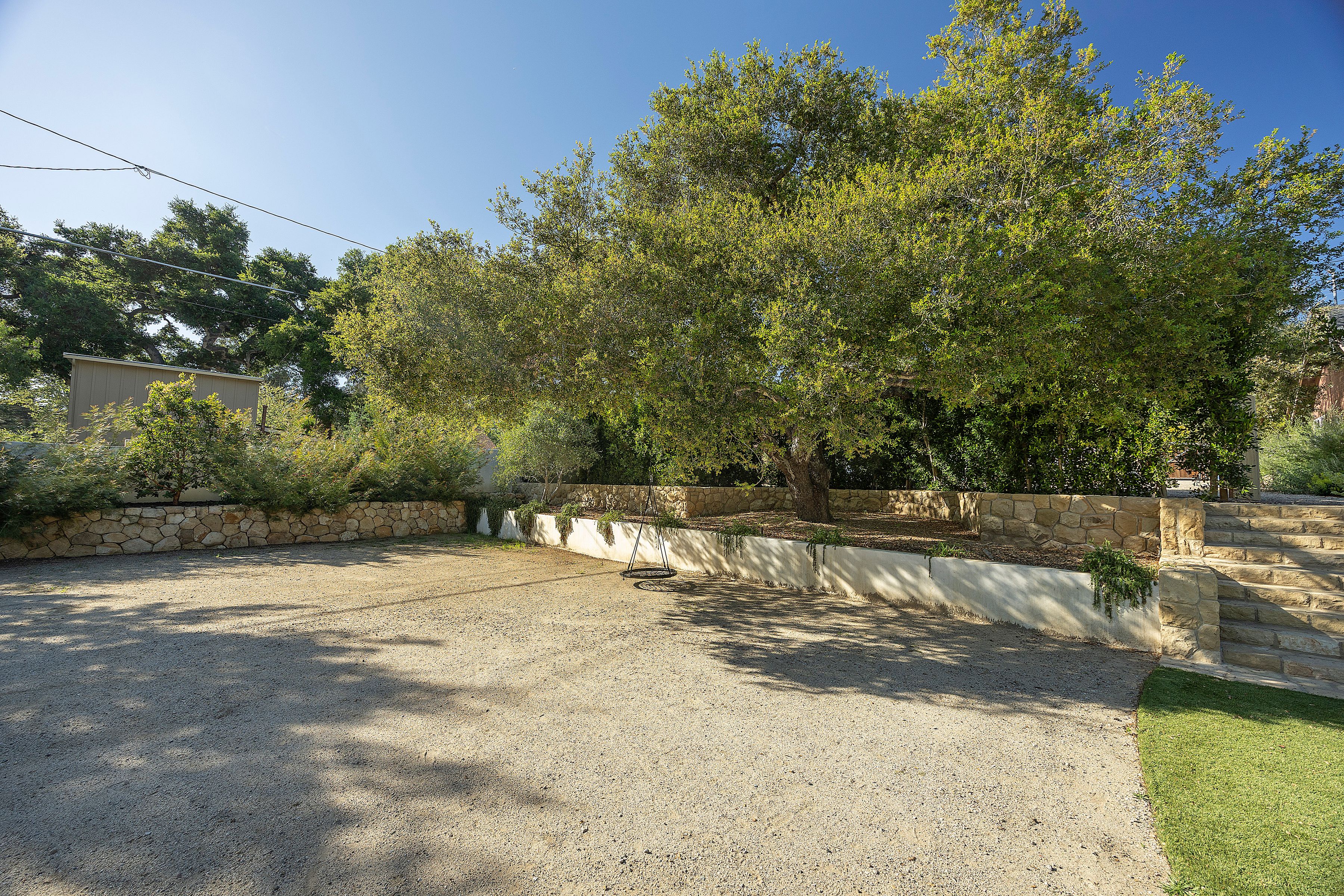  Enchanting Gated Compound - 物件實景