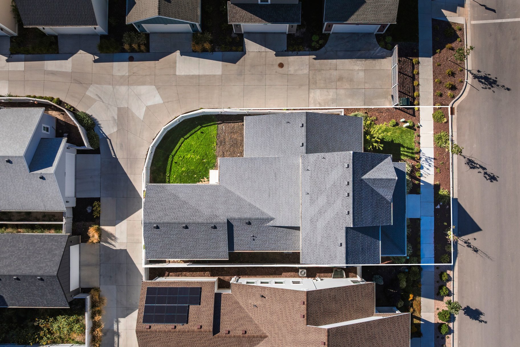  Beautiful Daybreak Home with Space, Style & a Private Backyard - 物件實景