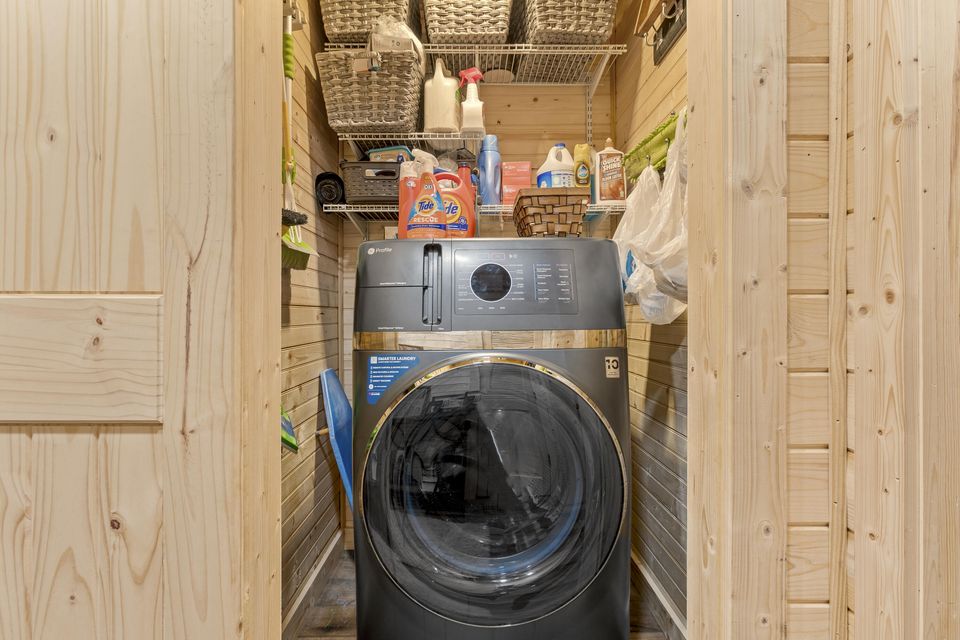 Versailles, Kentucky, 40383, United States, 3 Bedrooms Bedrooms, ,2 BathroomsBathrooms,Residential,For Sale,1976488