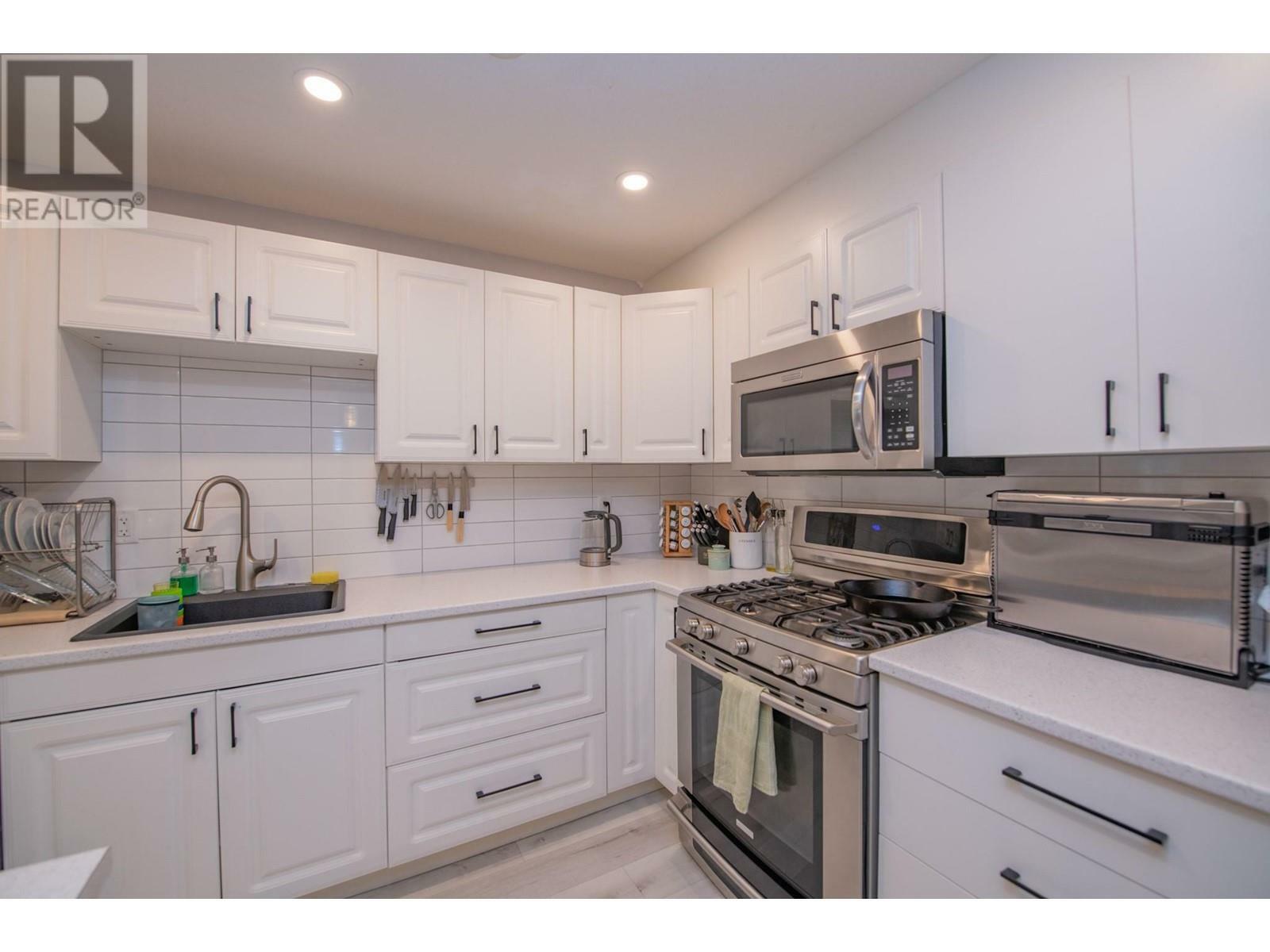 ARMSTRONG, British Columbia, V4Y 0X9, CA, 6 Bedrooms Bedrooms, ,3 BathroomsBathrooms,Residential,For Sale,1838697
