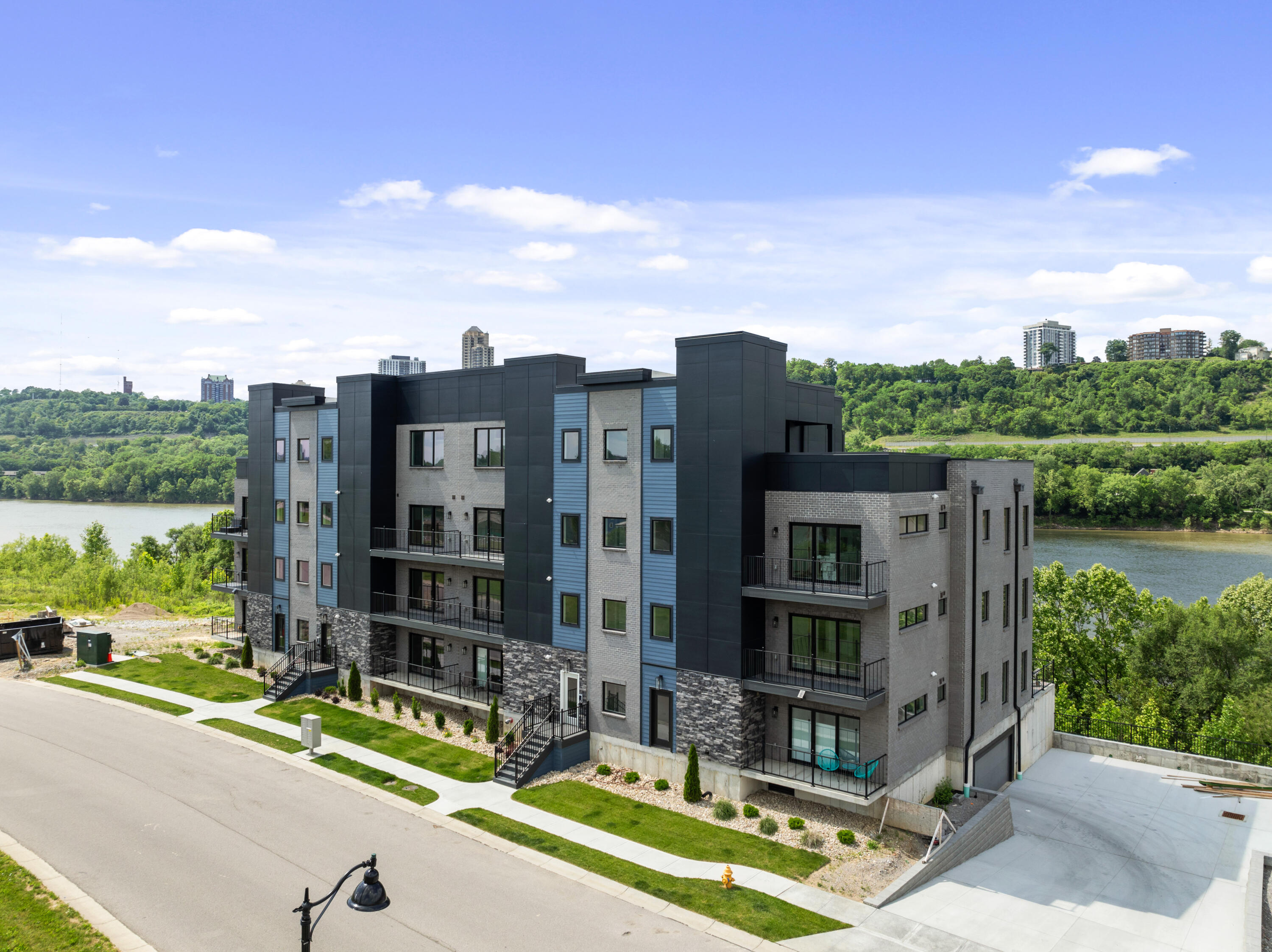 739 Manhattan Boulevard Unit 202, Dayton, Kentucky, 41074, United States, 2 Bedrooms Bedrooms, ,3 BathroomsBathrooms,Residential,For Sale,739 Manhattan Boulevard Unit 202,1264962