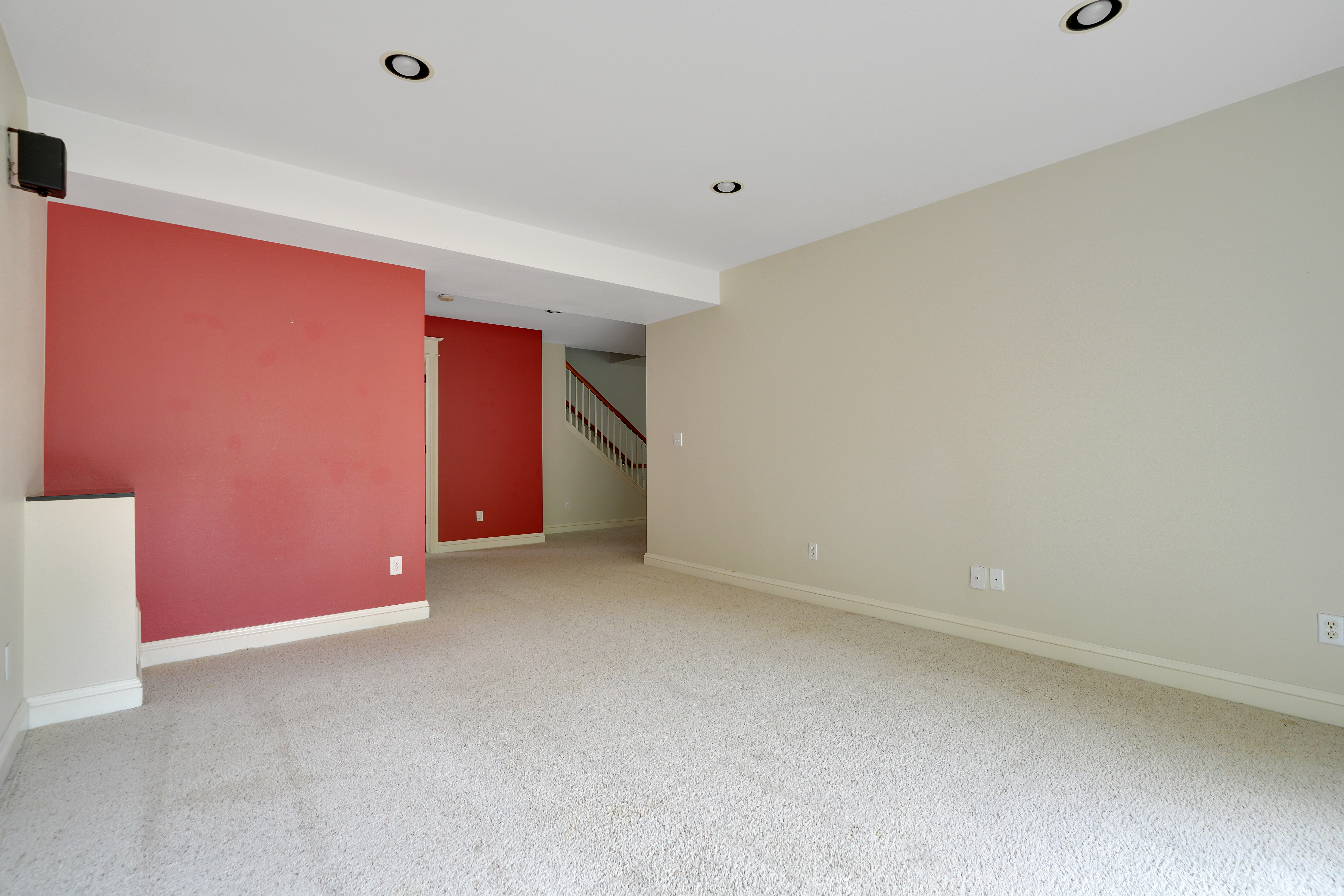  Custom Home with Vaulted Ceilings, Sauna and Wine Storage - 物件實景