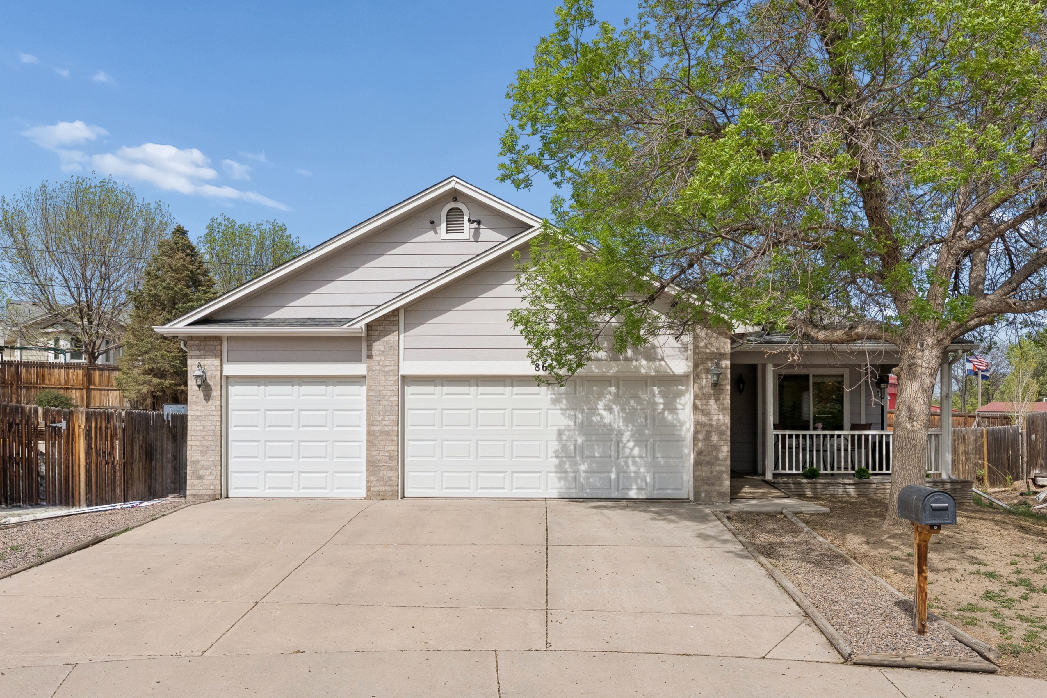  Tucked in a Quiet Cul-De-Sac in the Desirable Deza Estates - 物件實景